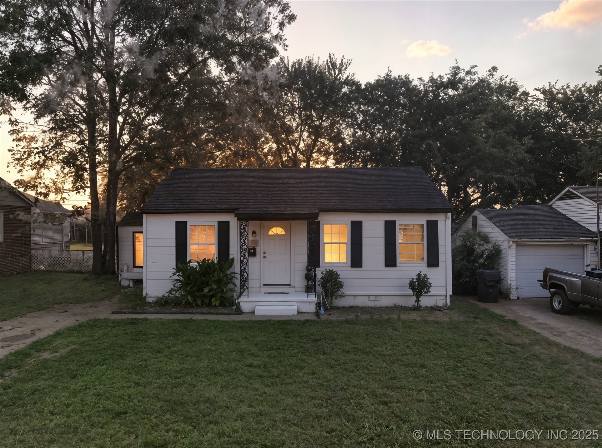 703 S Poplar Street Property Photo 1