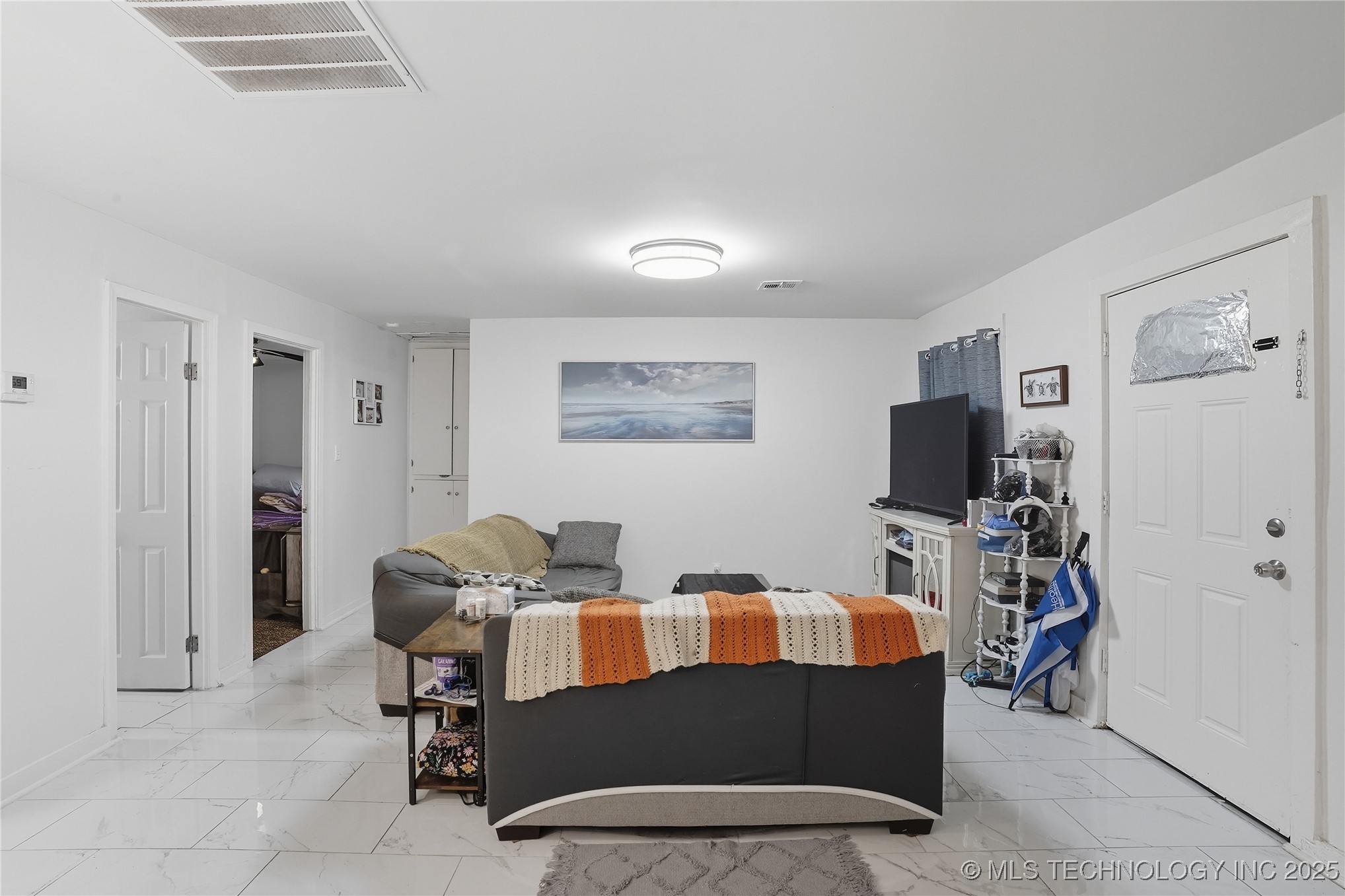 703 S Poplar Street Property Photo 4