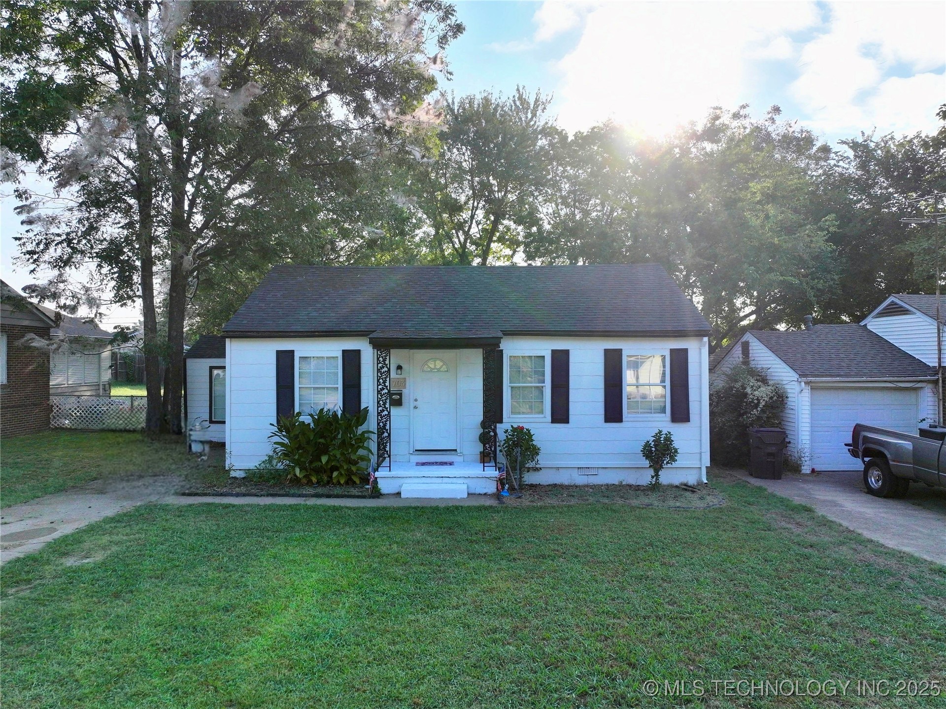 703 S Poplar Street Property Photo 32