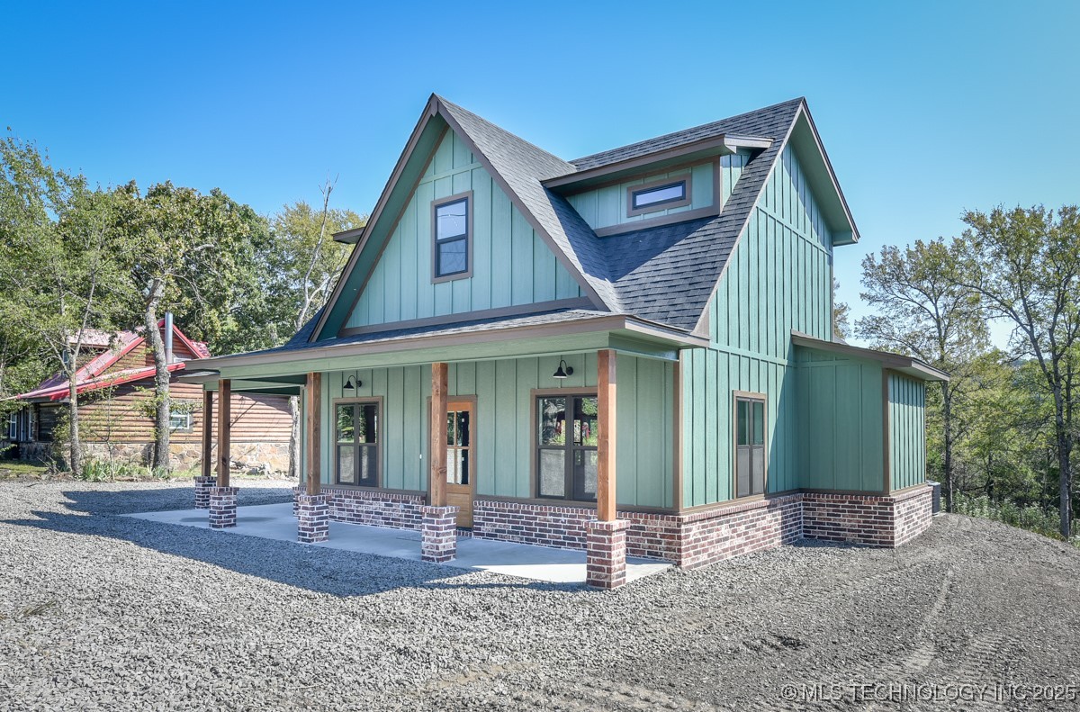 18856 W Woodhaven Drive Property Photo 2