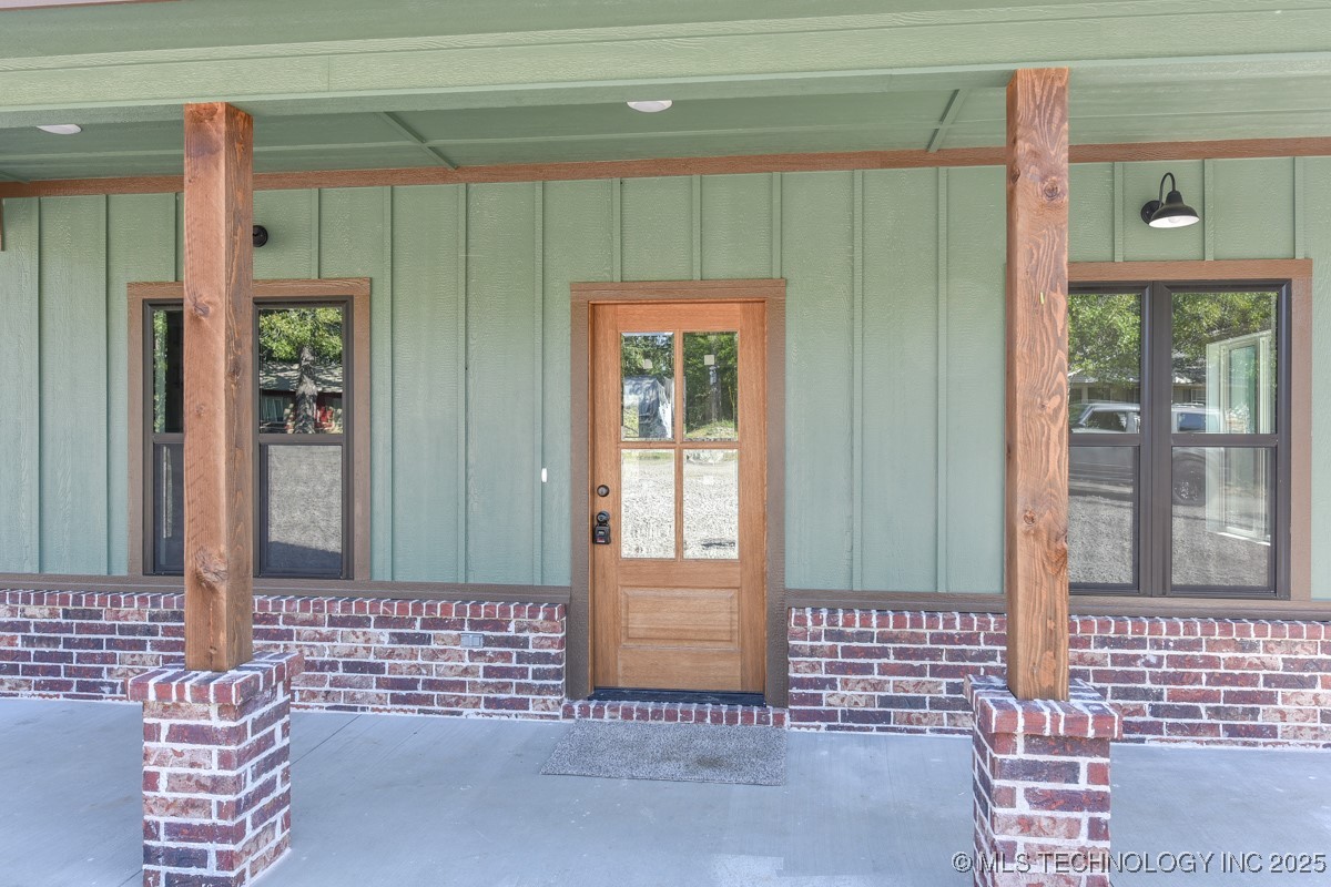 18856 W Woodhaven Drive Property Photo 4