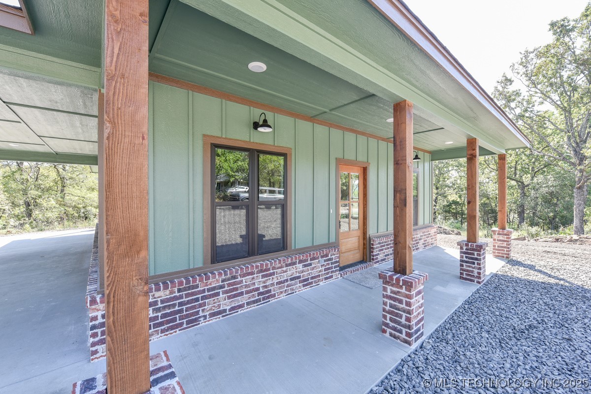 18856 W Woodhaven Drive Property Photo 5