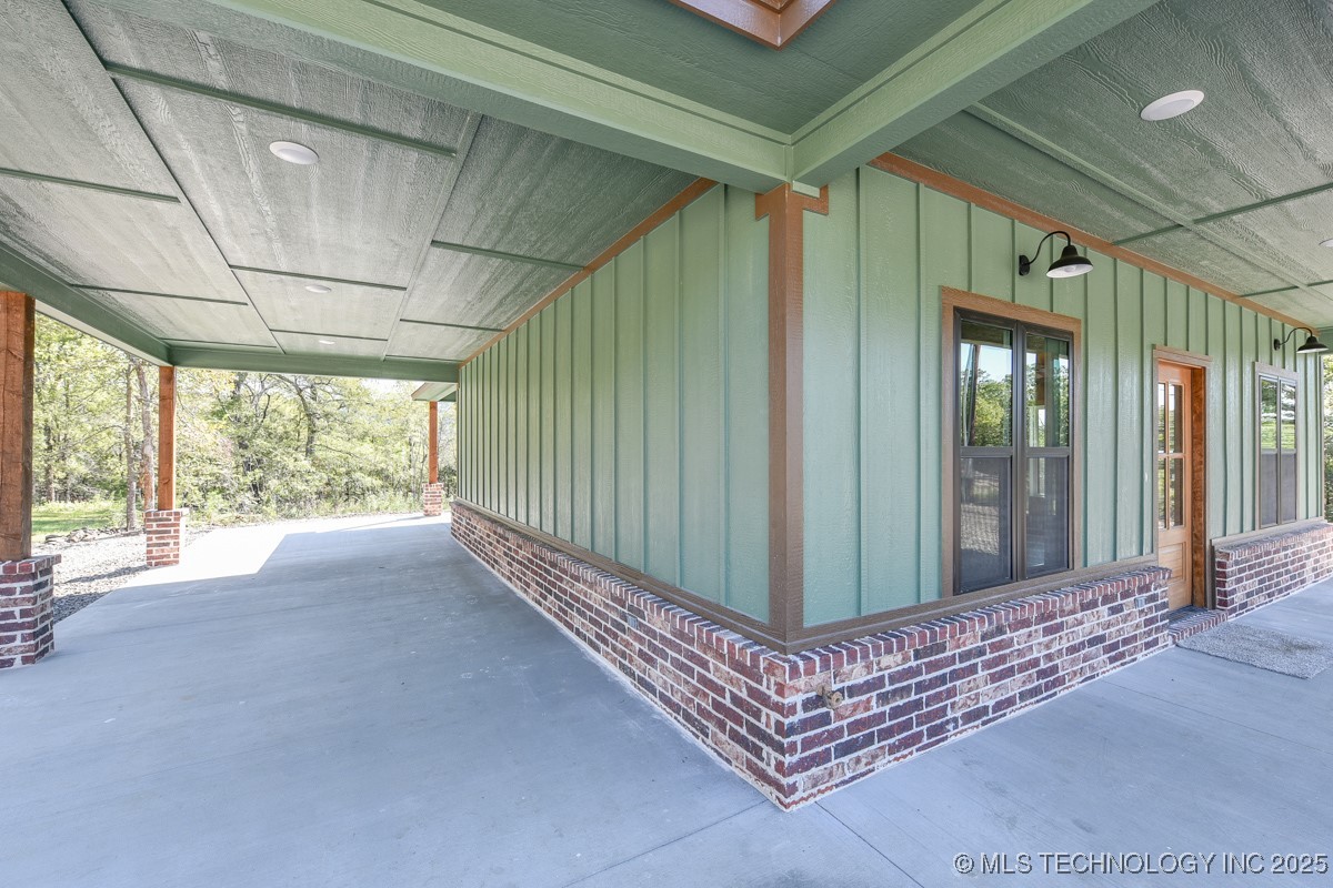 18856 W Woodhaven Drive Property Photo 6