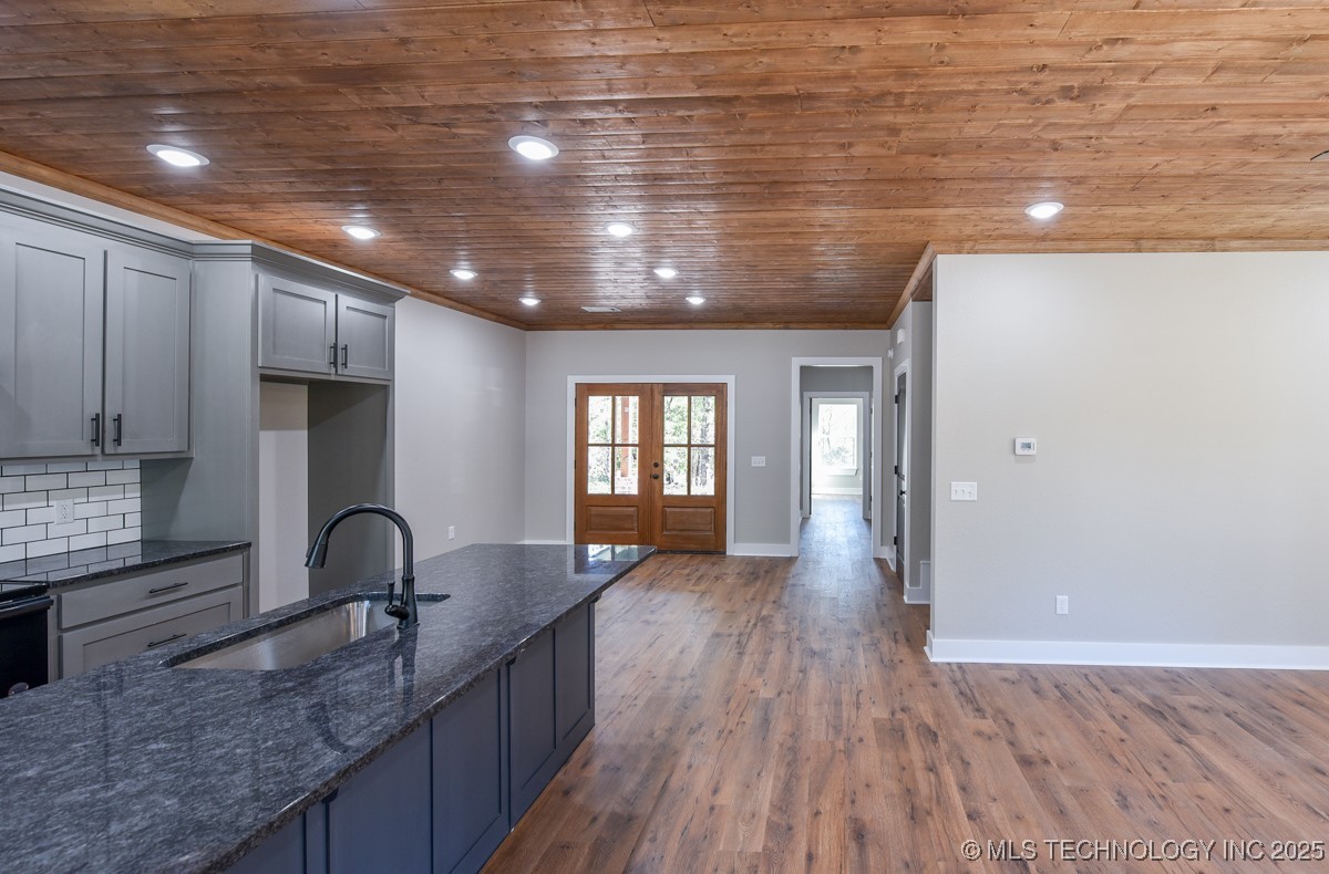 18856 W Woodhaven Drive Property Photo 14