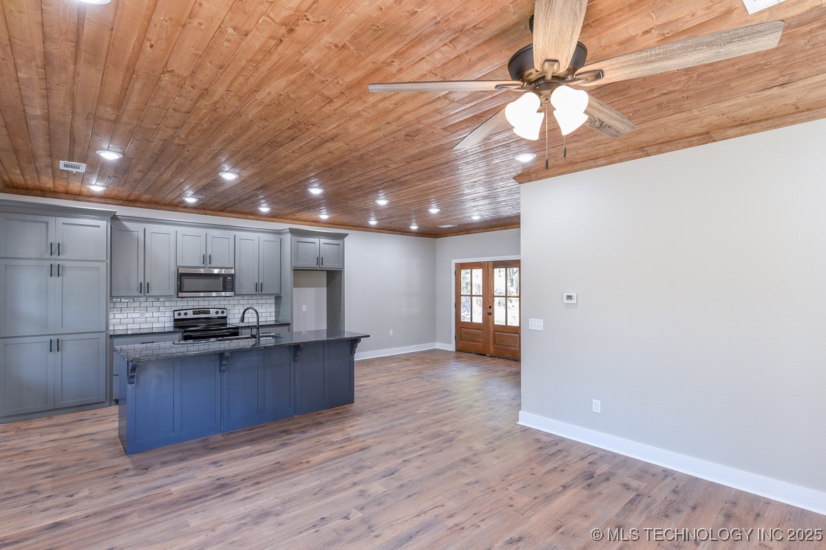 18856 W Woodhaven Drive Property Photo 16