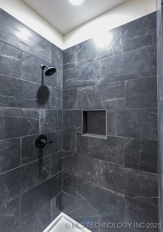 18856 W Woodhaven Drive Property Photo 24