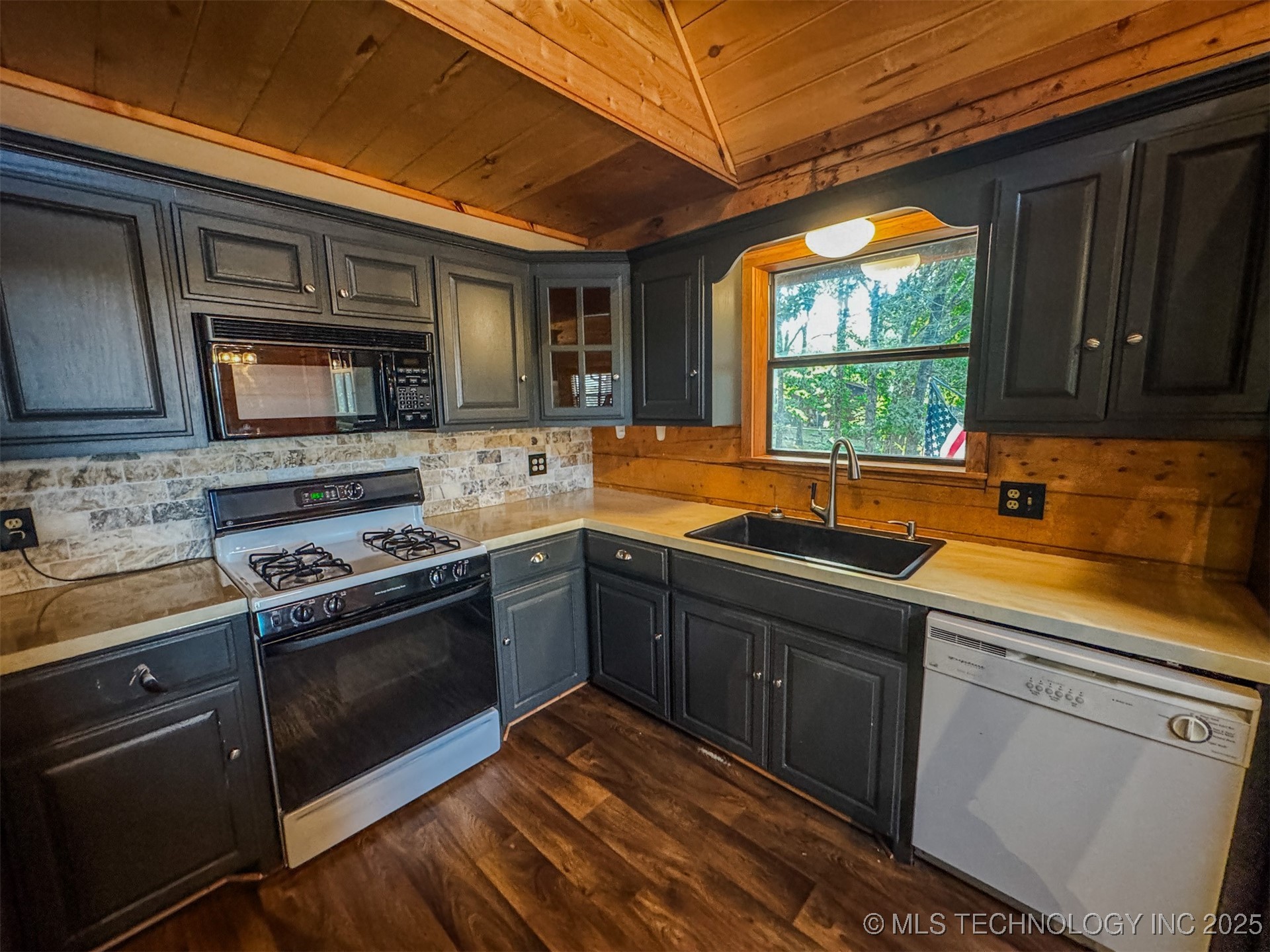 27989 S Lakeview Drive Property Photo 21