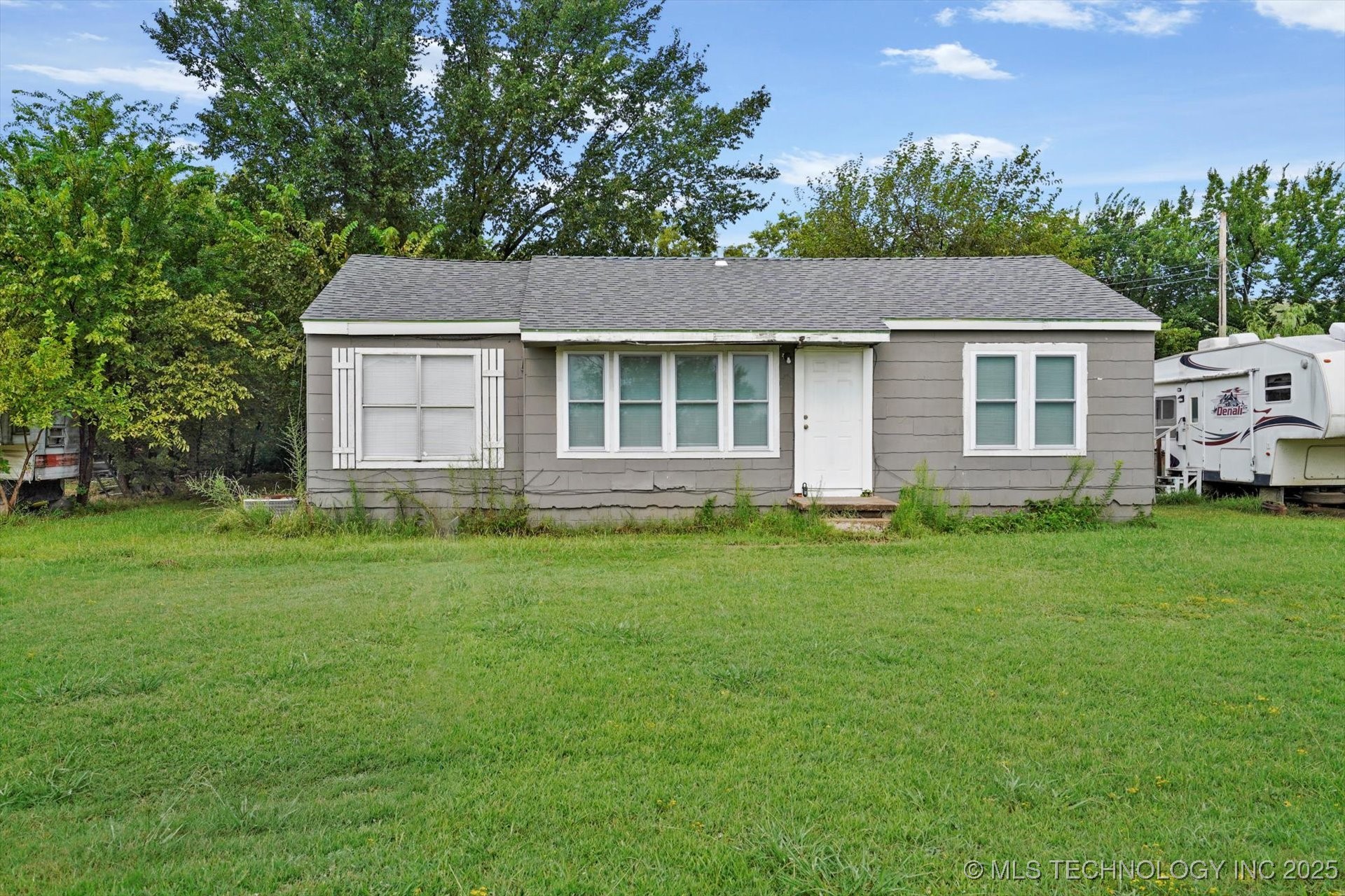 912 N Linden Street Property Photo 1