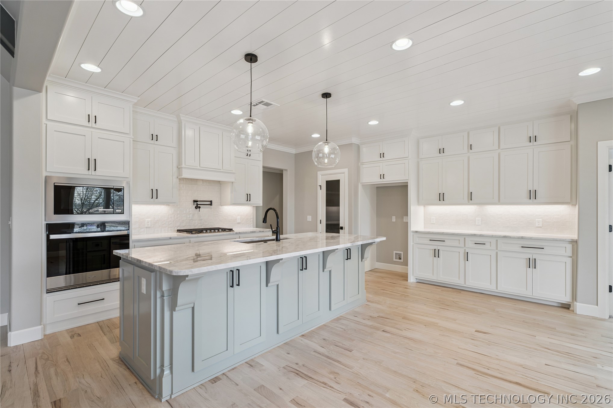 11248 S 220th East Avenue Property Photo 9