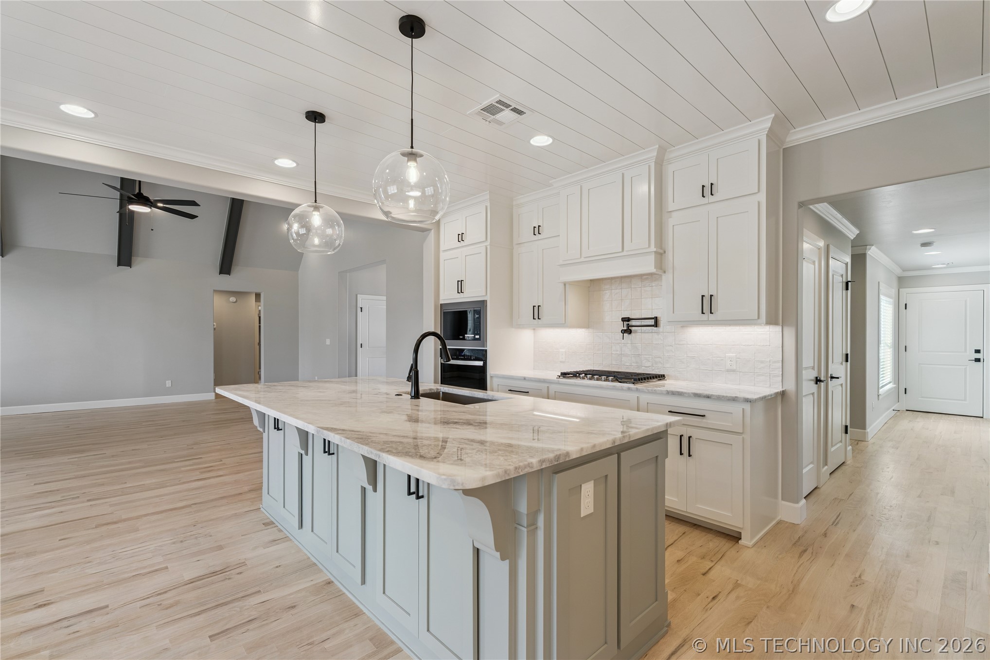 11248 S 220th East Avenue Property Photo 12