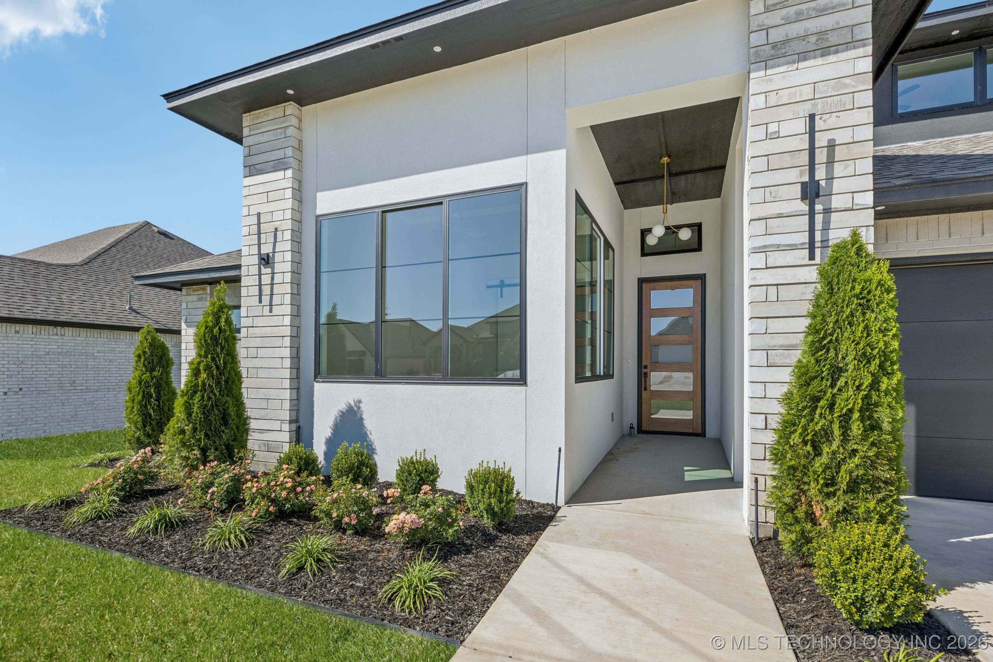 2039 E 129th Place Property Photo 3