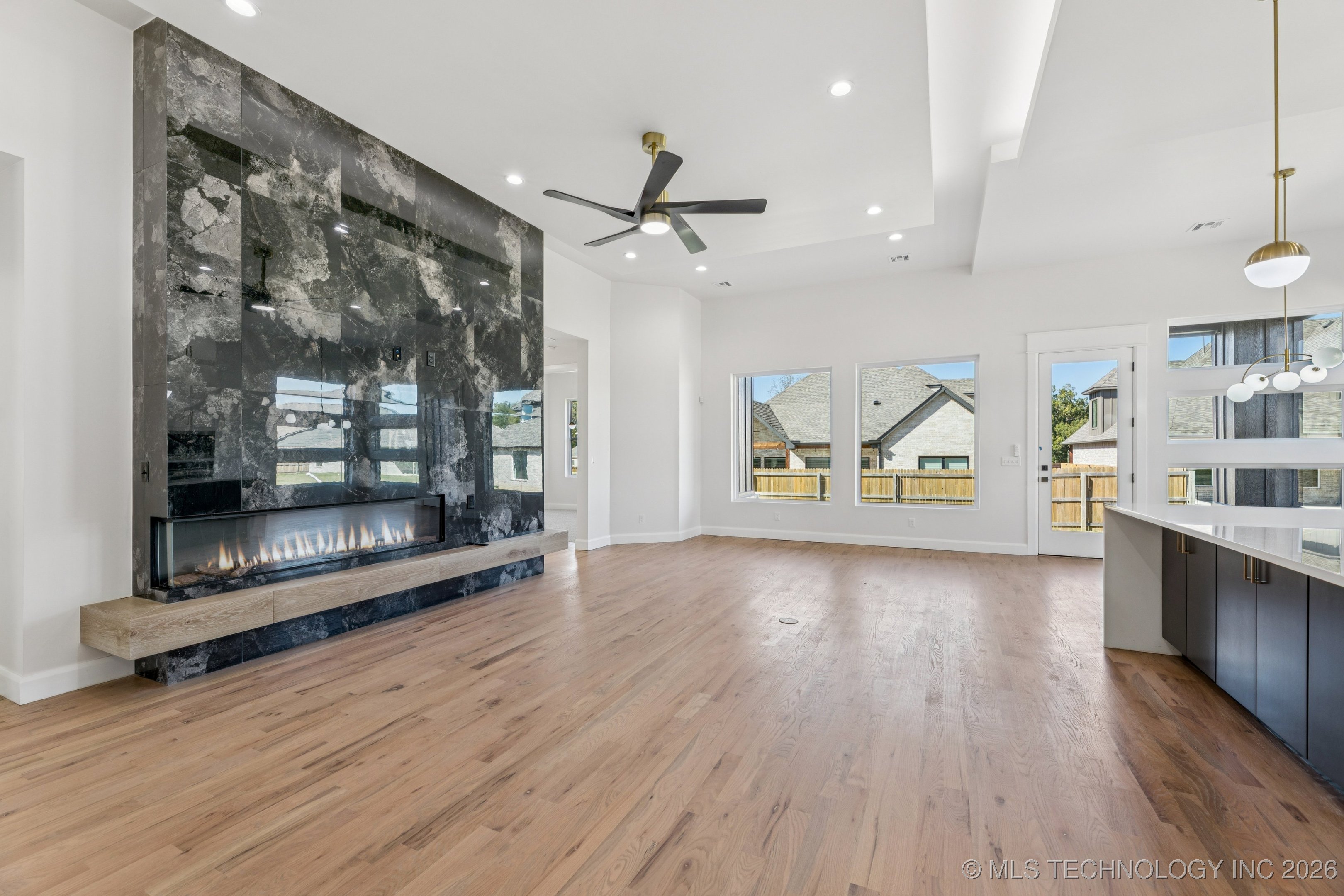 2039 E 129th Place Property Photo 5