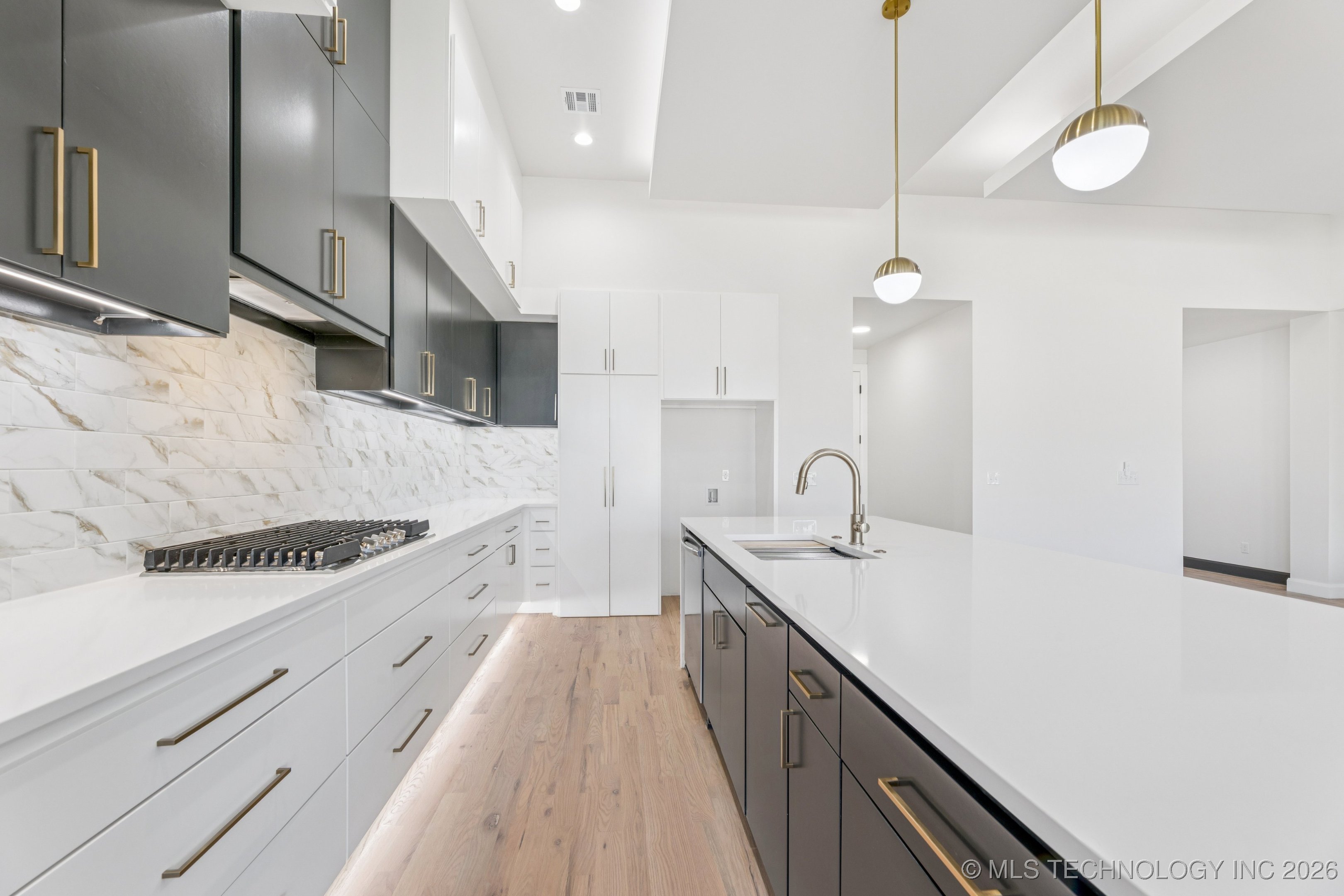 2039 E 129th Place Property Photo 12