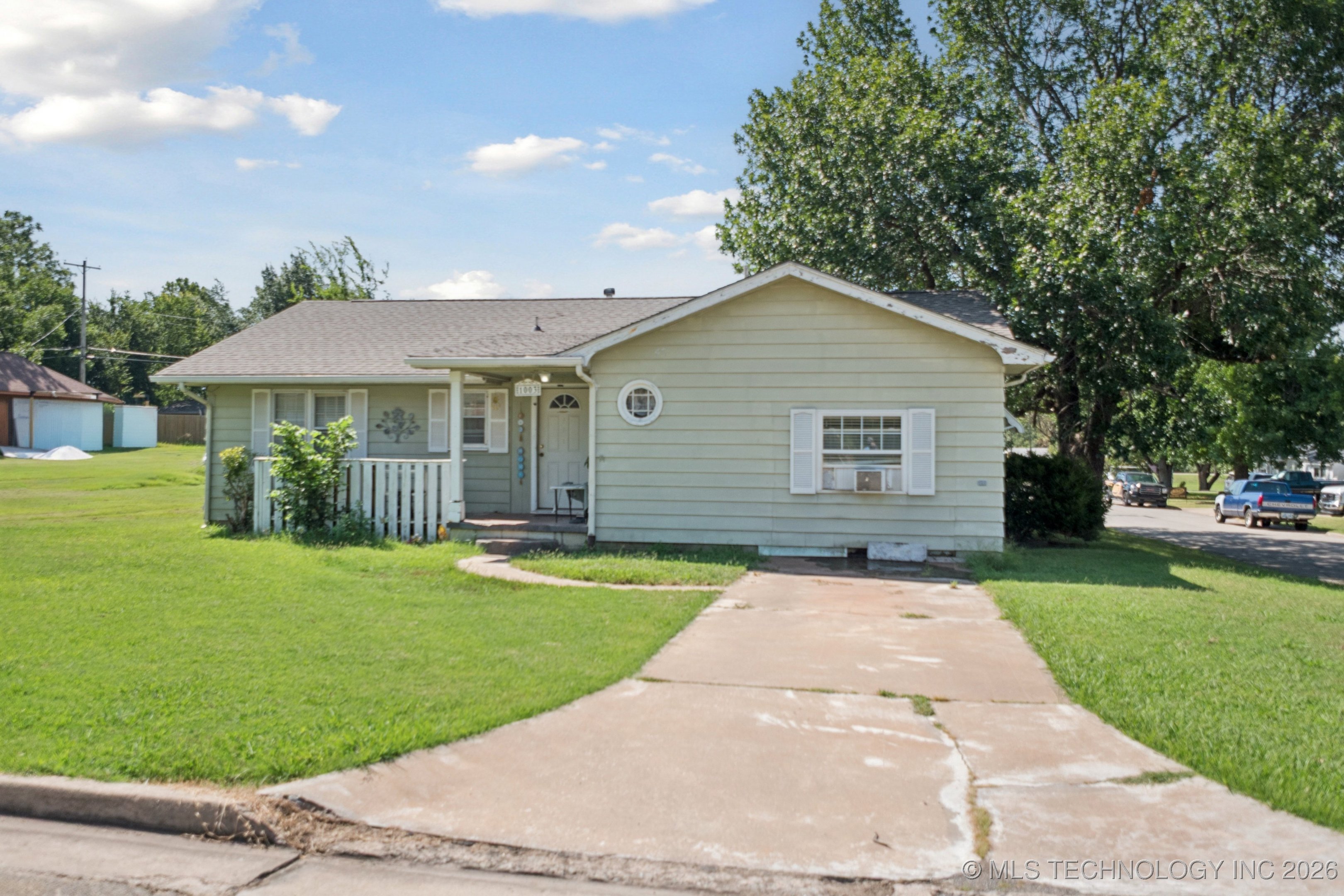 1003 E 4th Street Property Photo 2