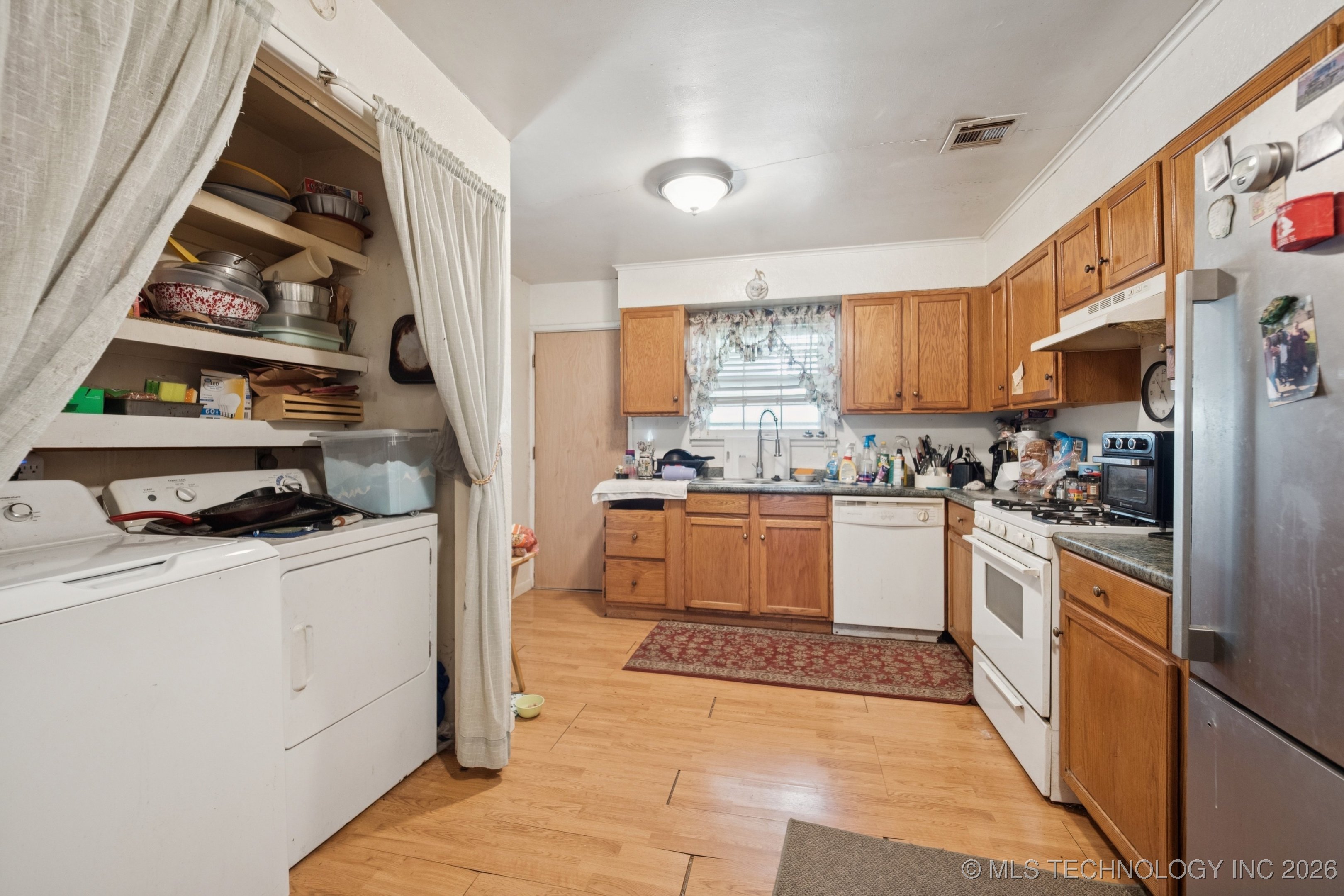 1003 E 4th Street Property Photo 8