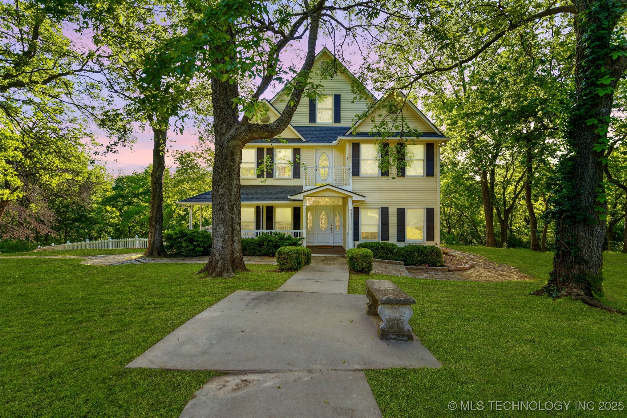 7637 S 26th West Avenue Property Photo 1