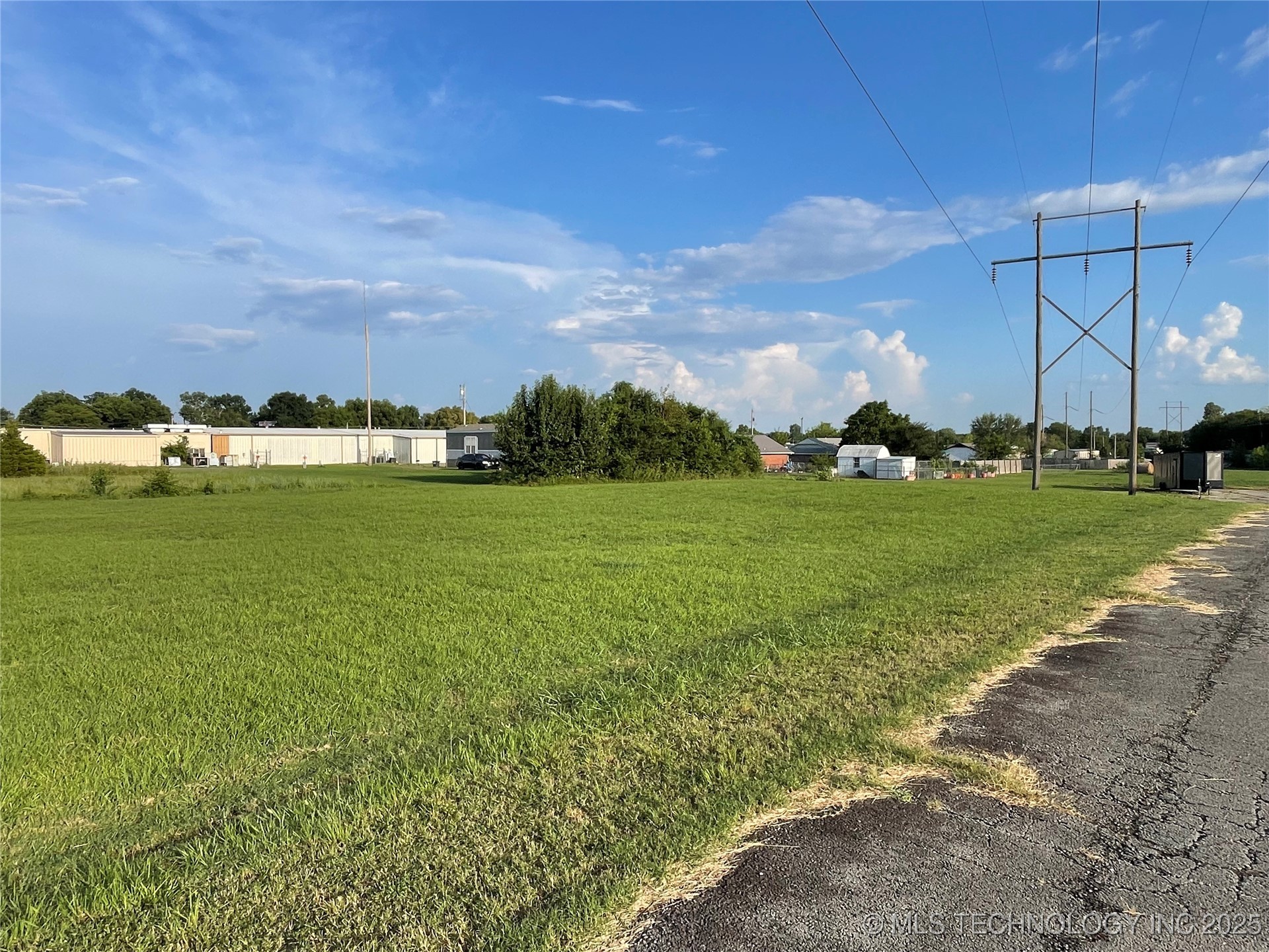 4 S Warmack Street W Property Photo 4