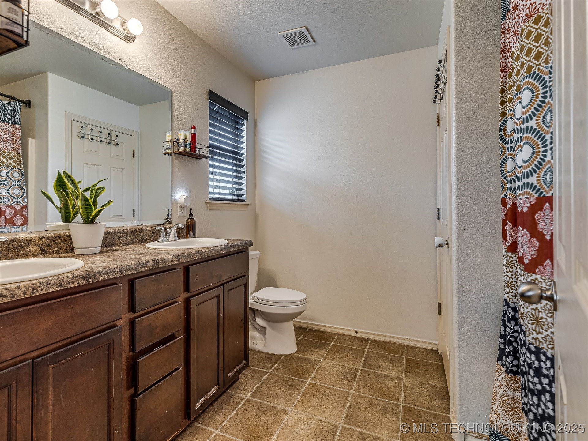 6606 N 128 East Avenue Property Photo 20