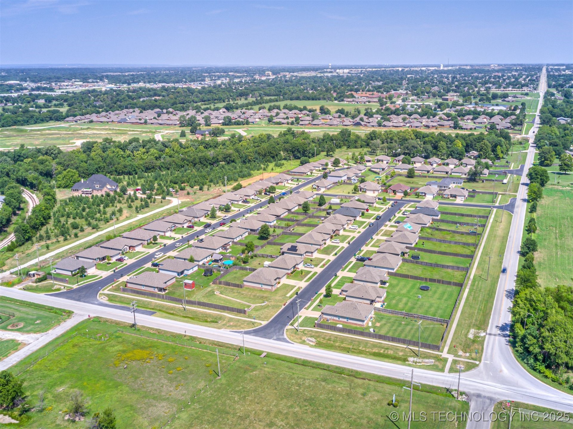 6606 N 128 East Avenue Property Photo 38