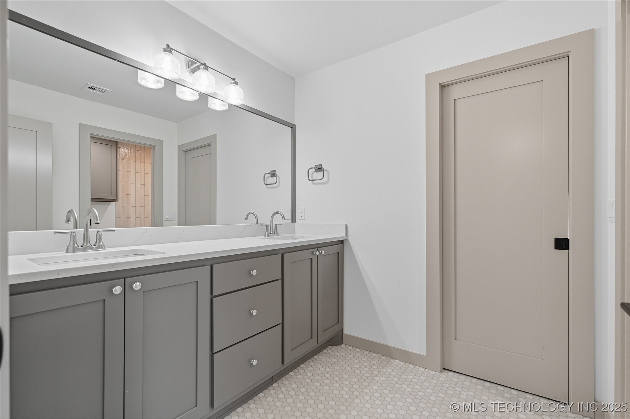 3921 S Madison Avenue Property Photo 30