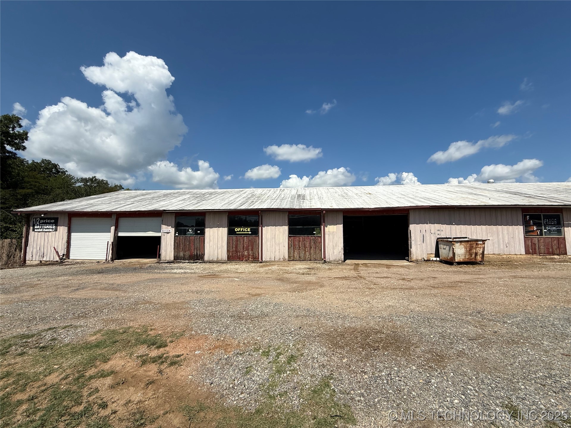 1405 S 9th Avenue Property Photo 2