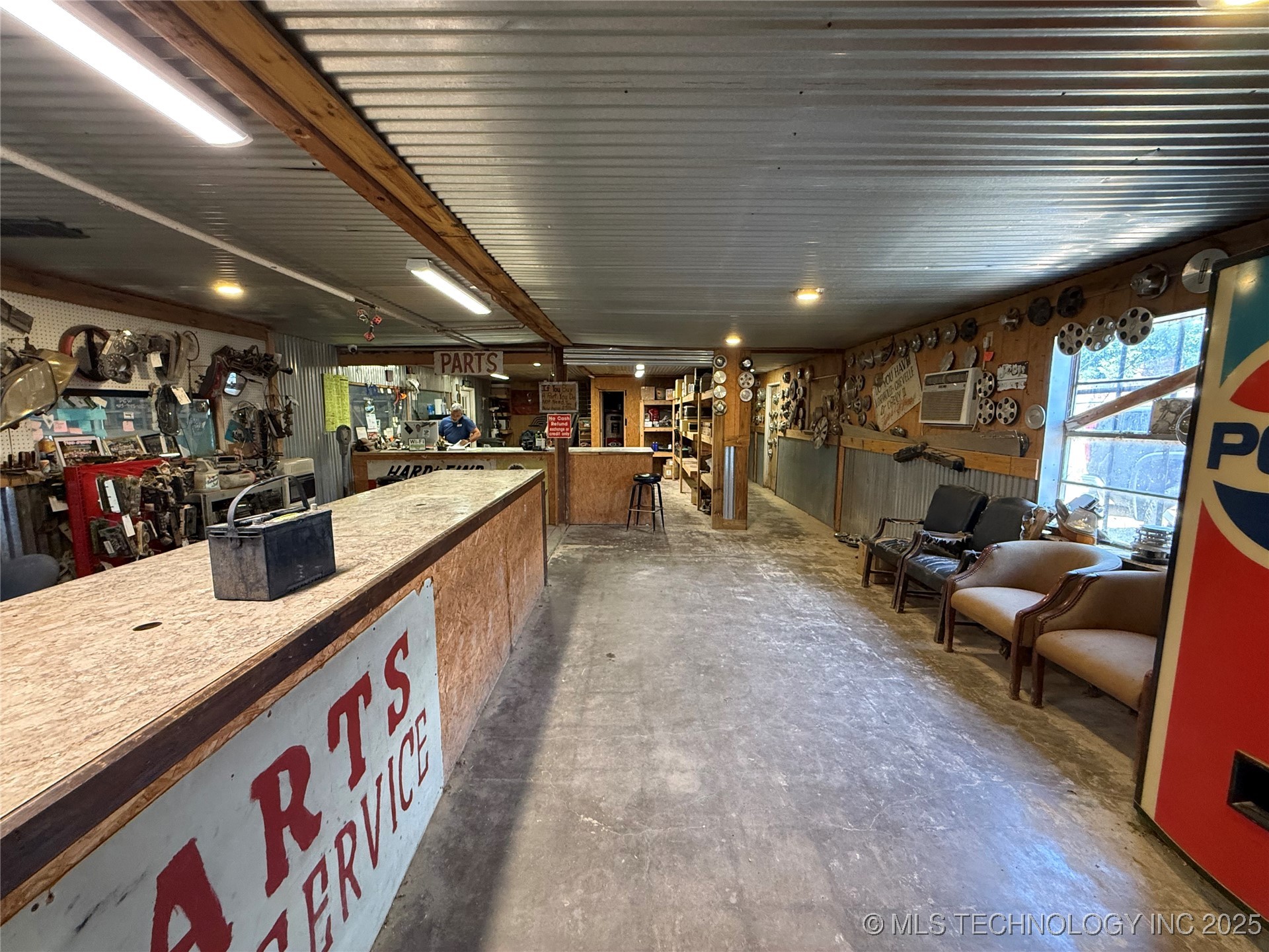 1405 S 9th Avenue Property Photo 6