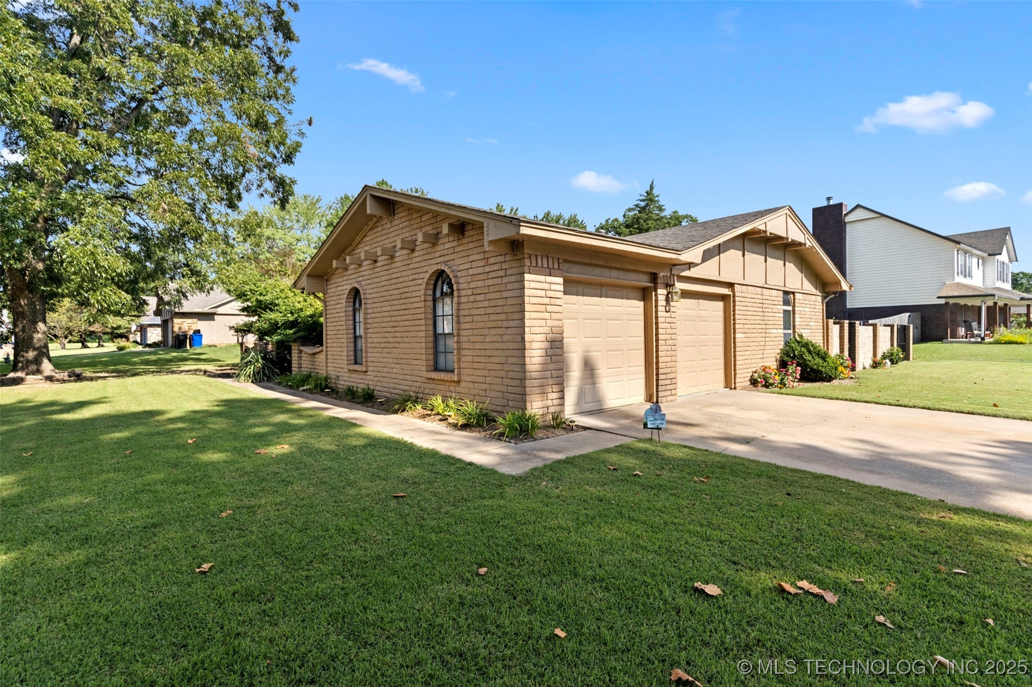 1400 W Quinton Street Property Photo 3