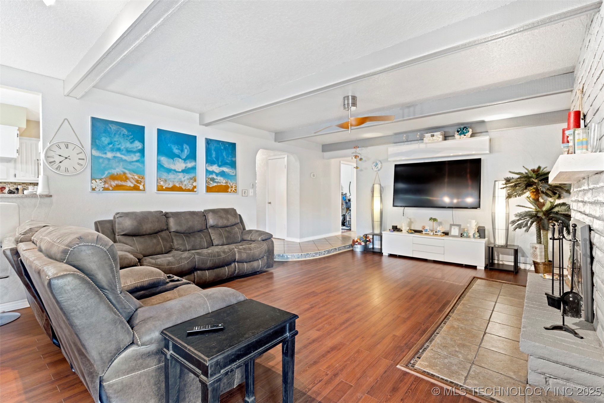 1400 W Quinton Street Property Photo 7