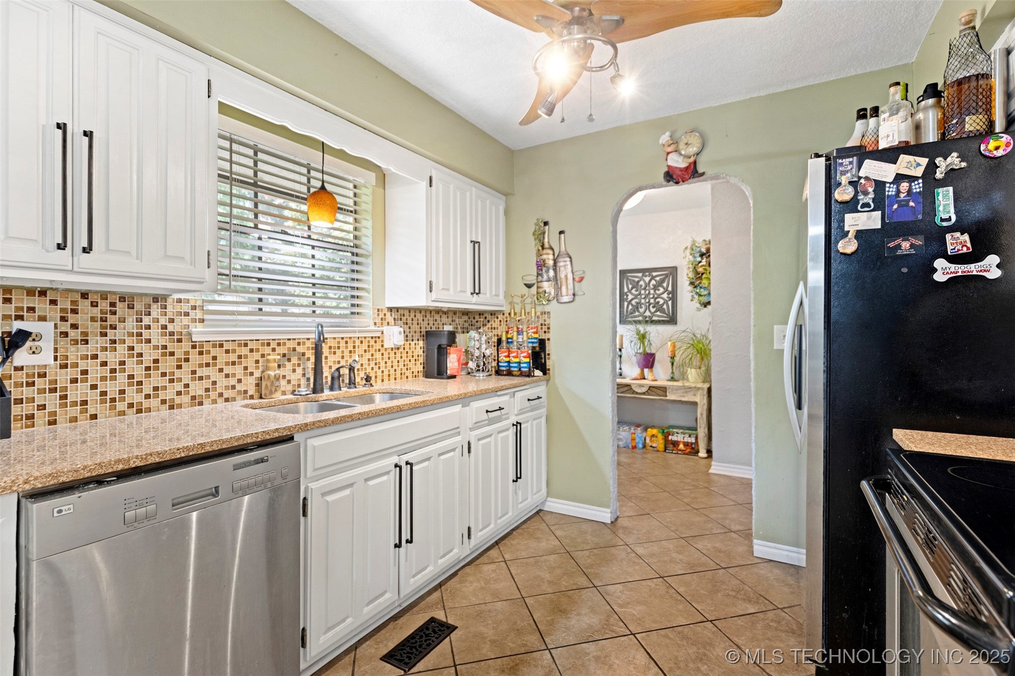 1400 W Quinton Street Property Photo 9