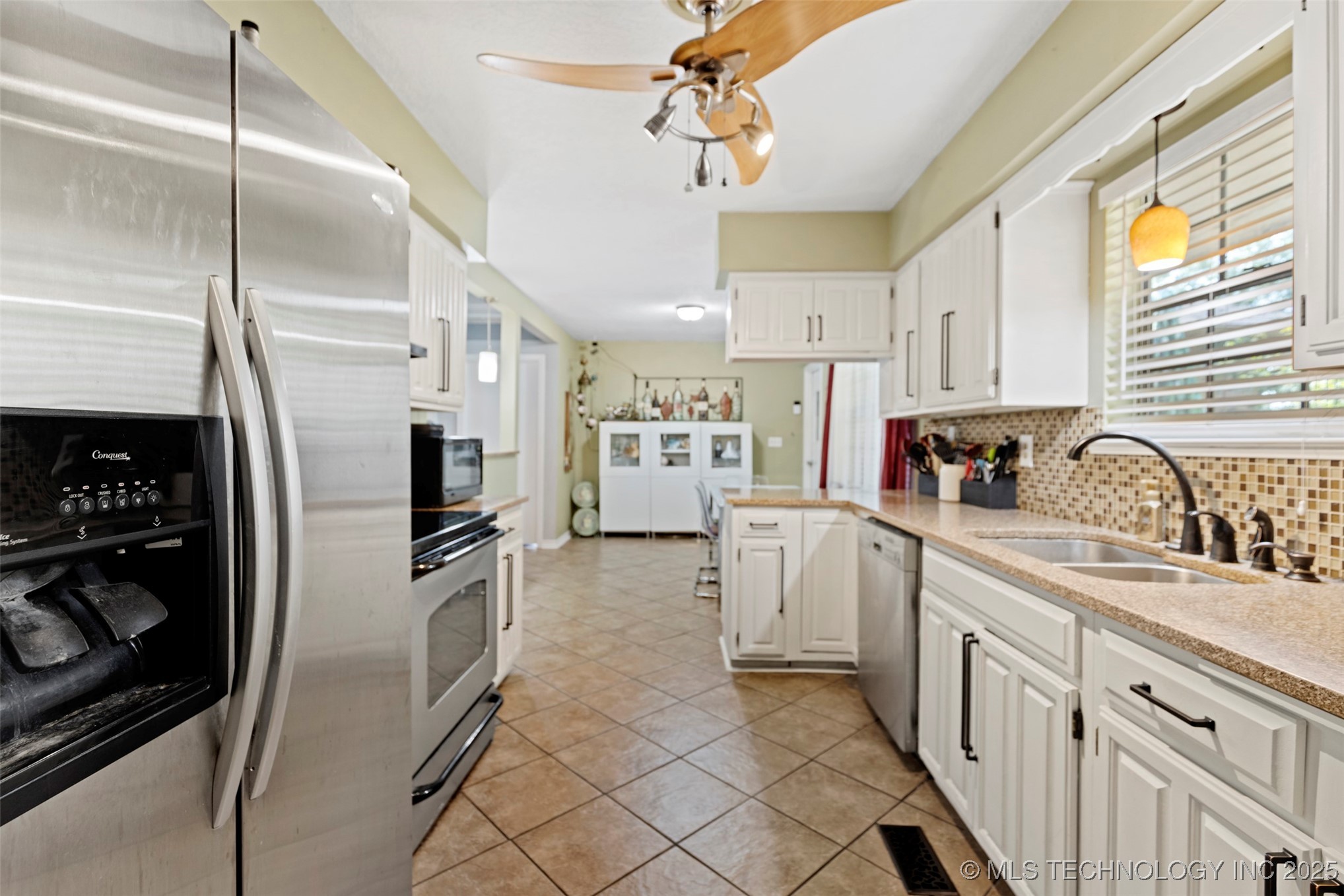 1400 W Quinton Street Property Photo 11