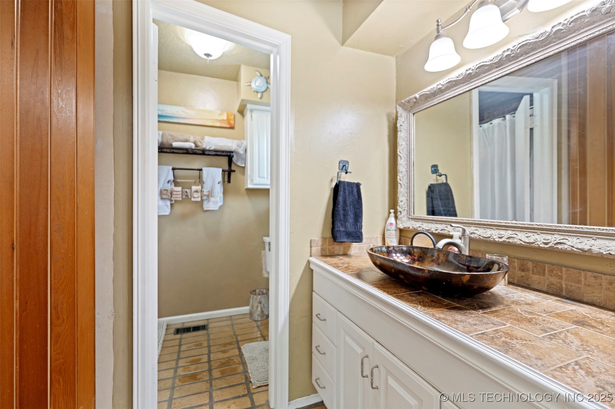 1400 W Quinton Street Property Photo 18