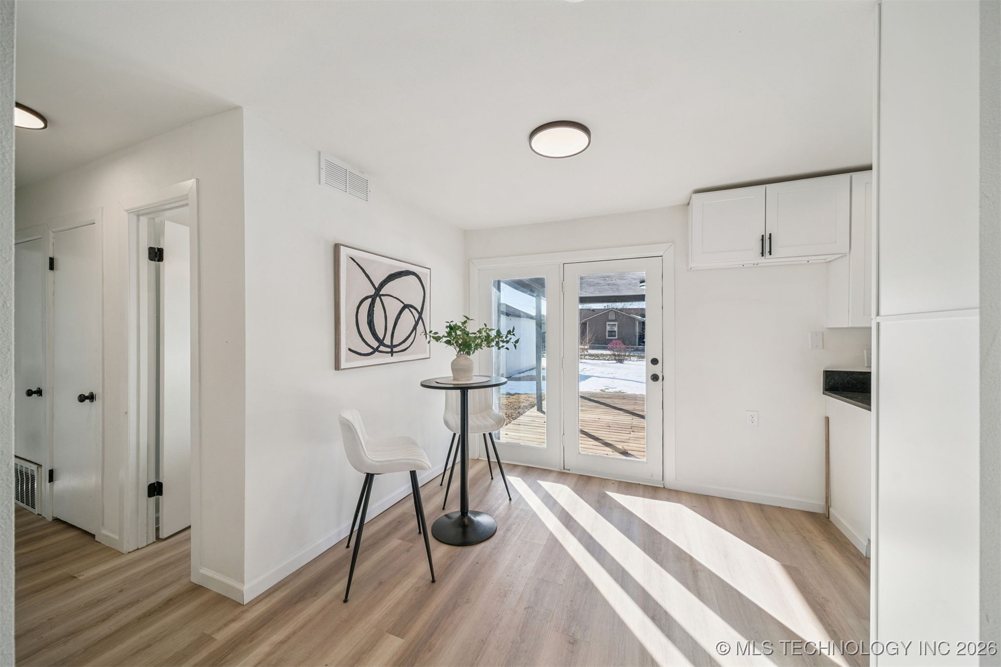 104 W 11th Street Property Photo 14