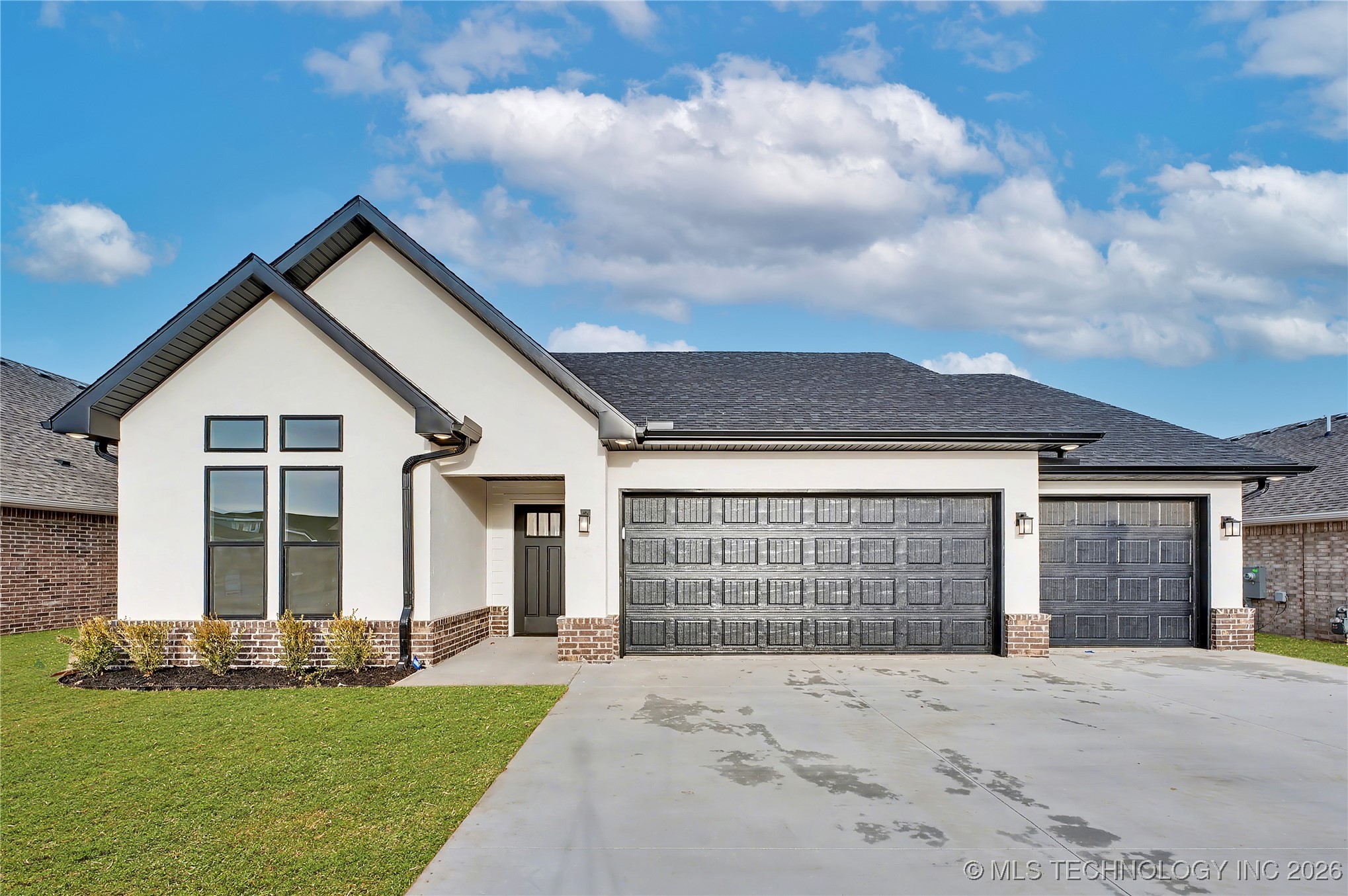 2073 E 130th Street S Property Photo 1