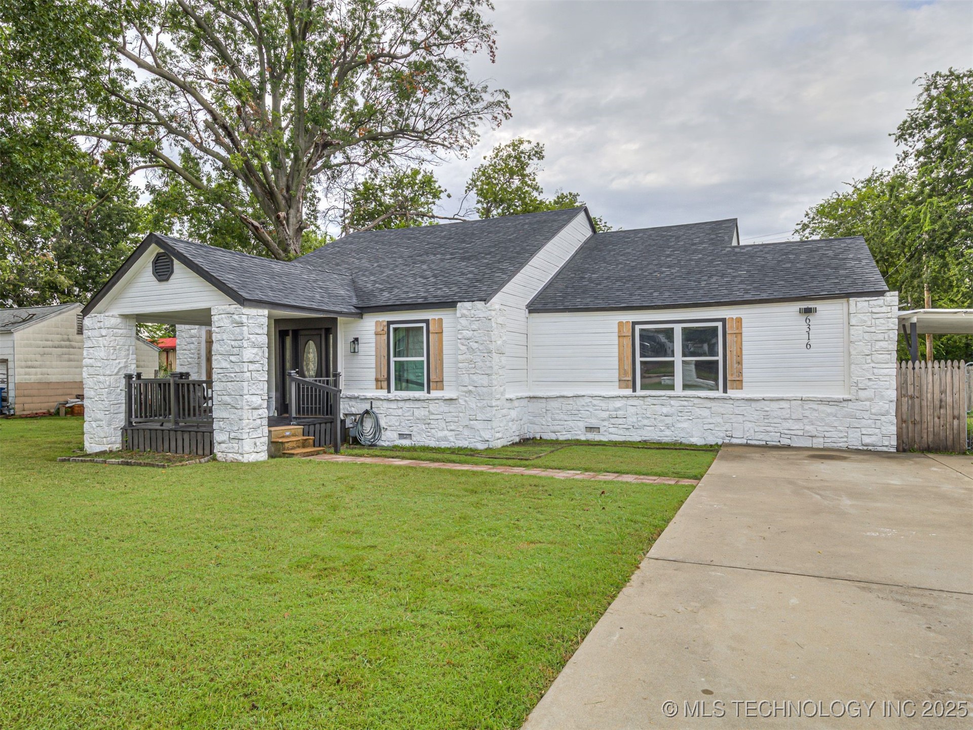 6316 E 5th Street Property Photo 5