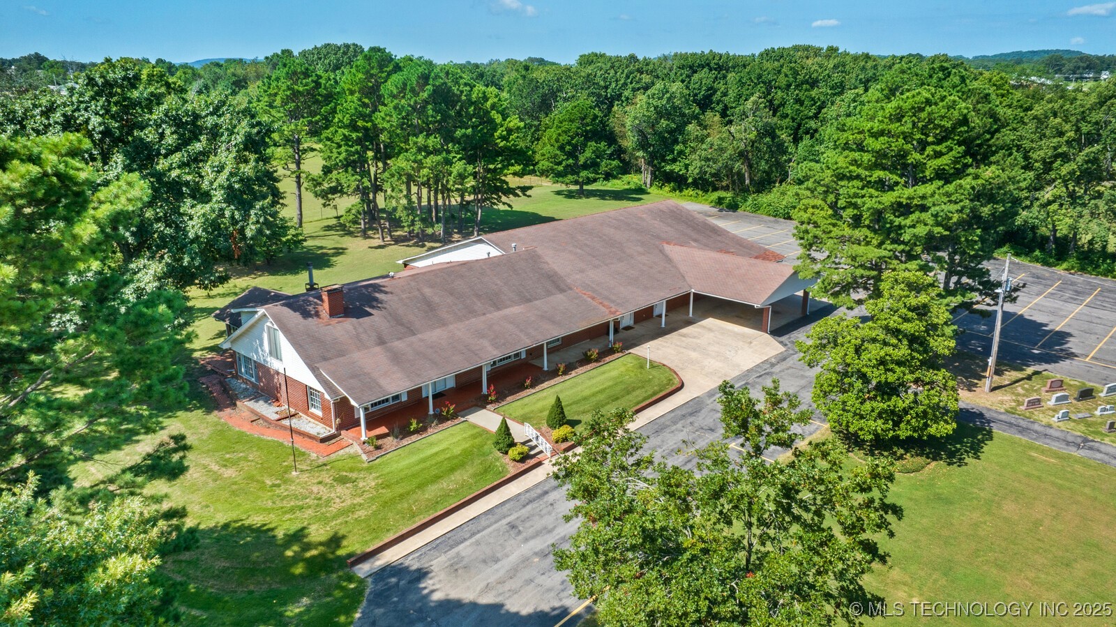 1400 W Locust Street Property Photo 3