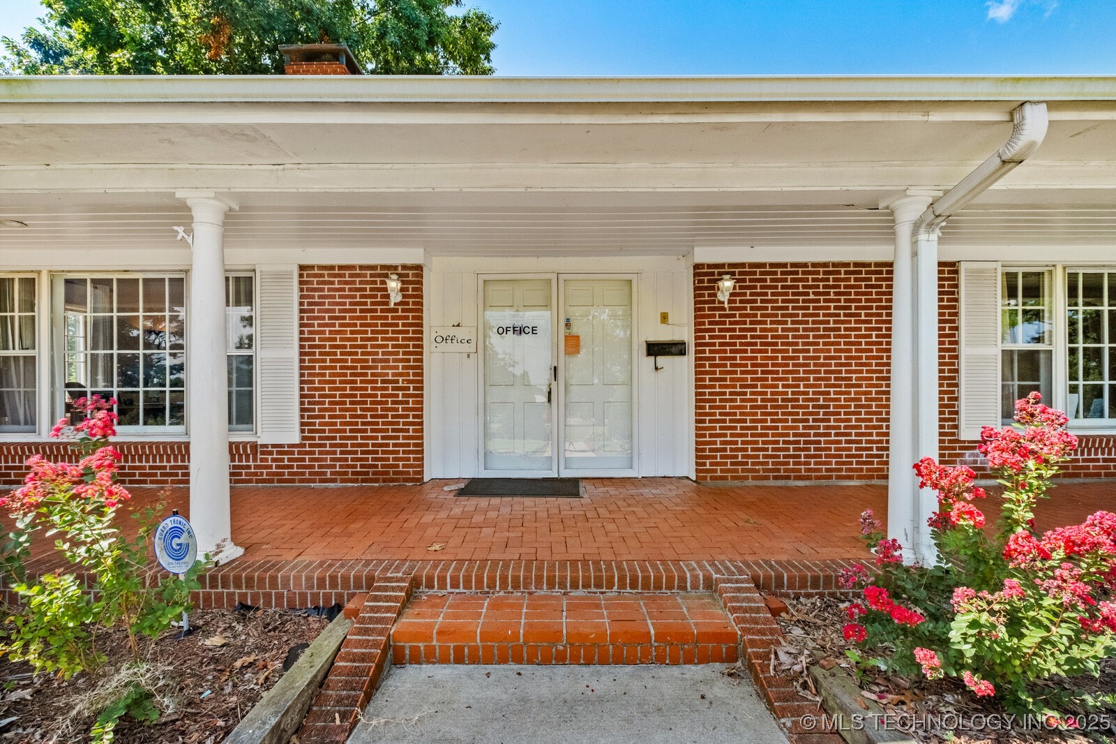 1400 W Locust Street Property Photo 4