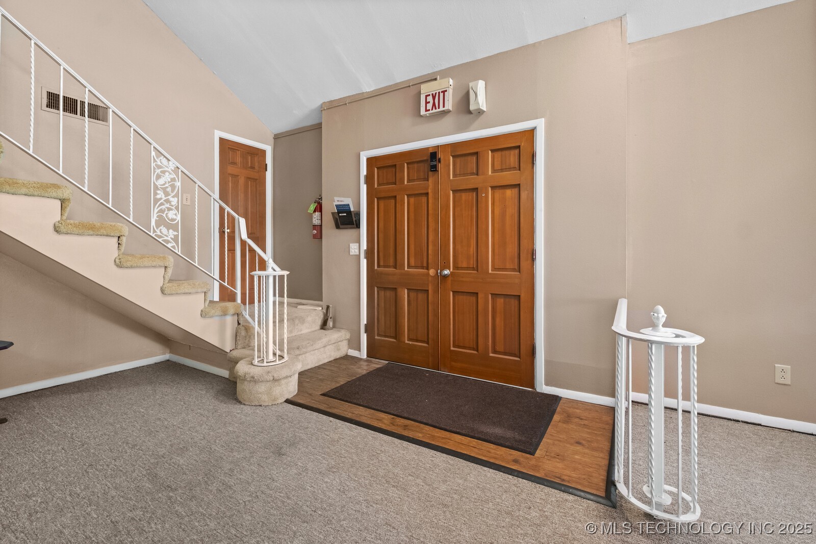 1400 W Locust Street Property Photo 5