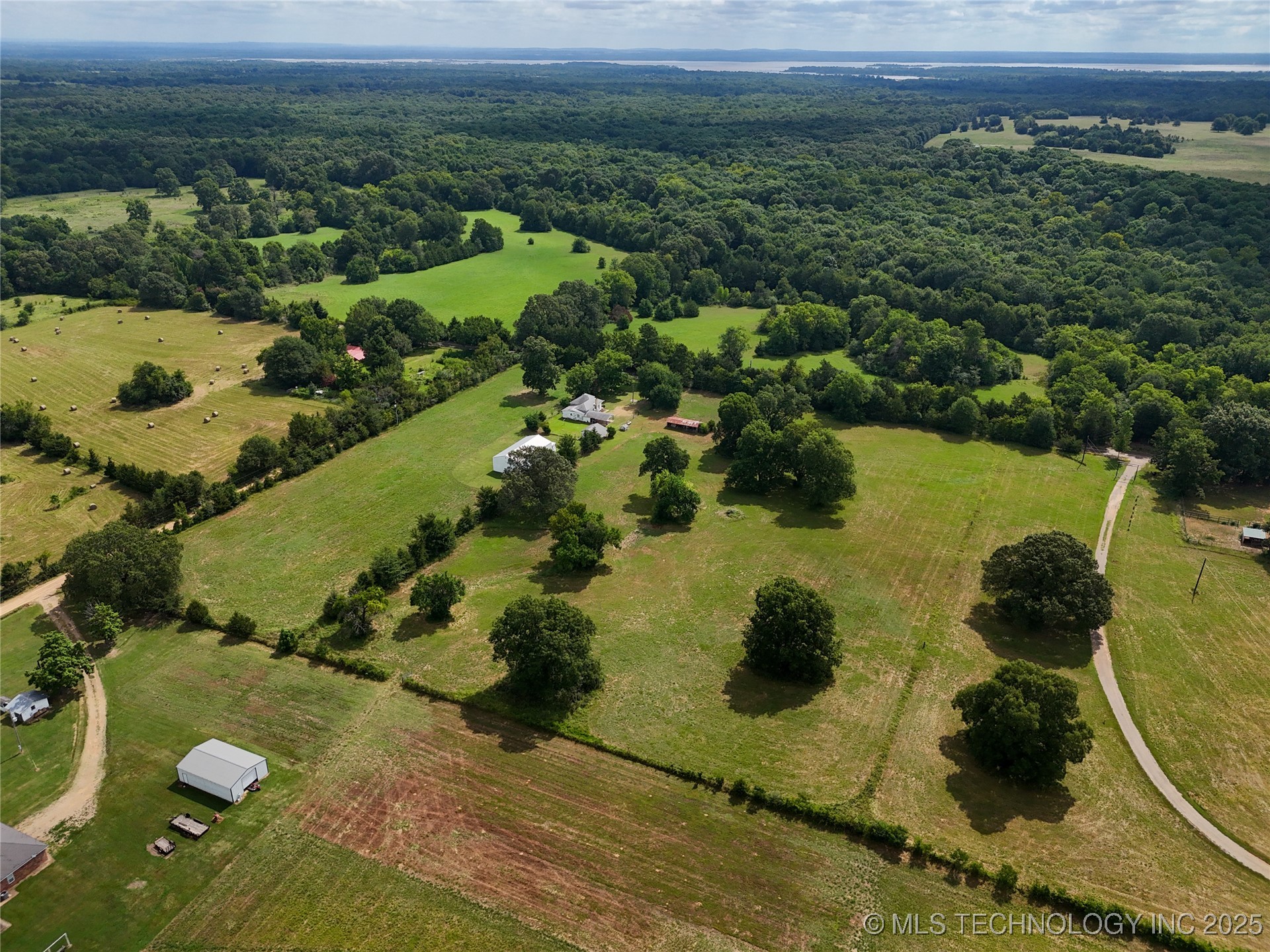 652 N 4230 Road Property Photo 2