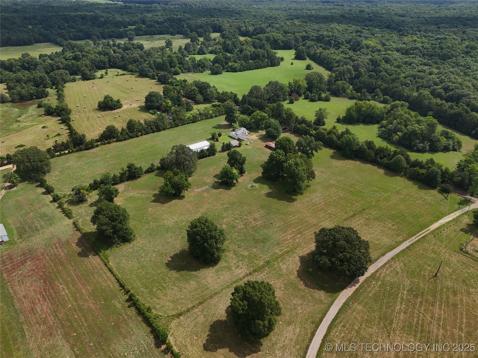 652 N 4230 Road Property Photo 6