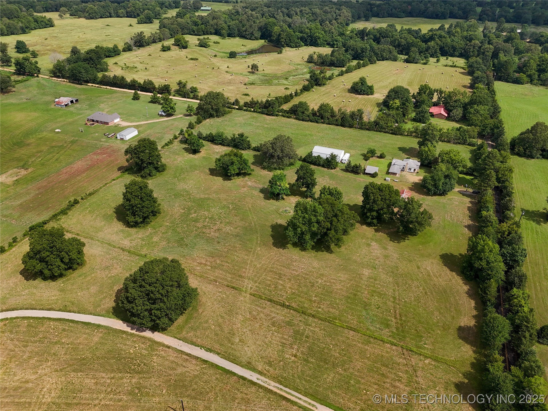 652 N 4230 Road Property Photo 9
