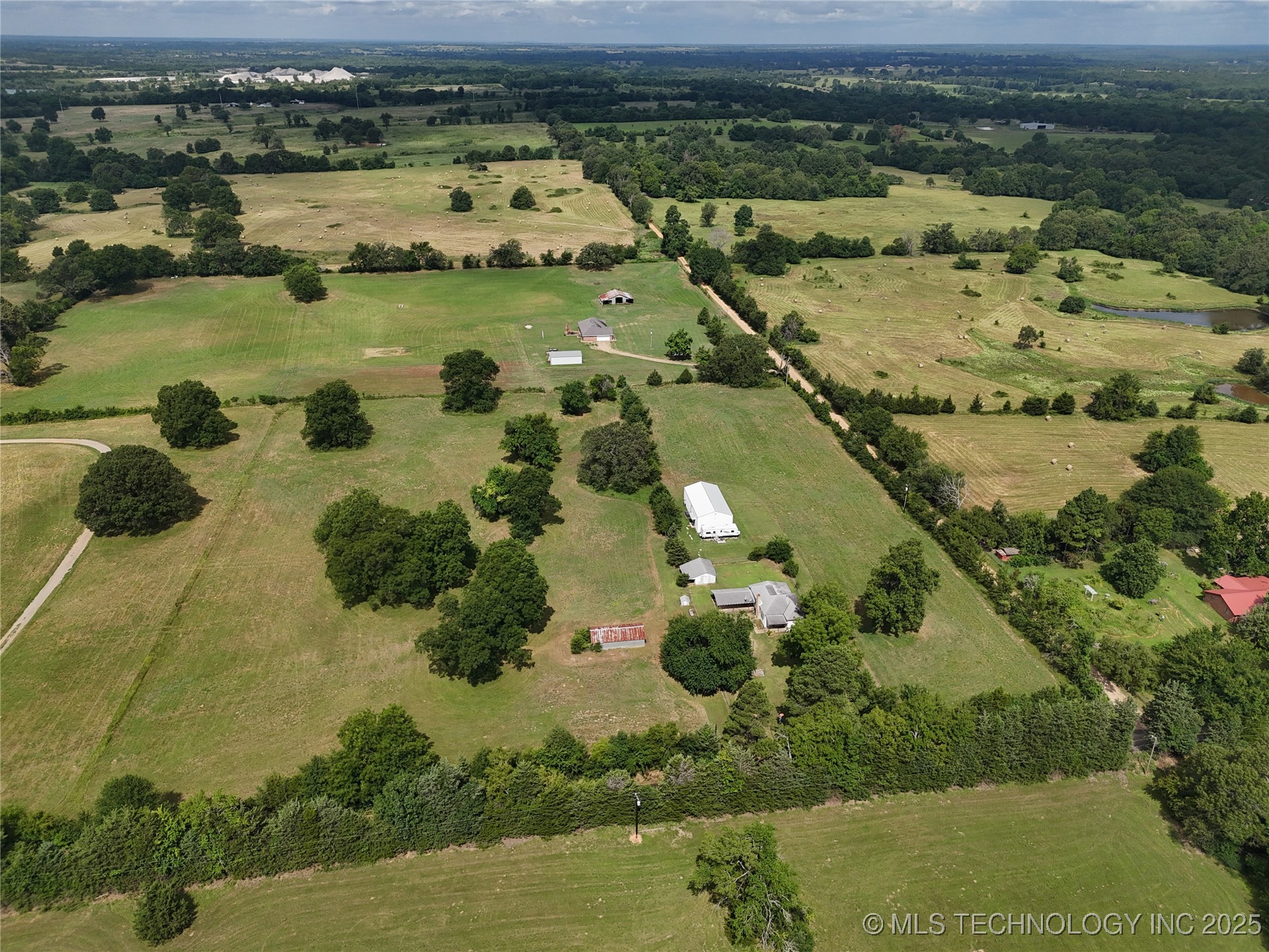 652 N 4230 Road Property Photo 16