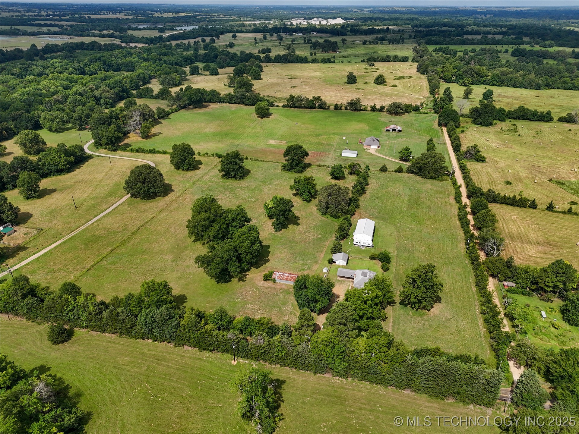 652 N 4230 Road Property Photo 18