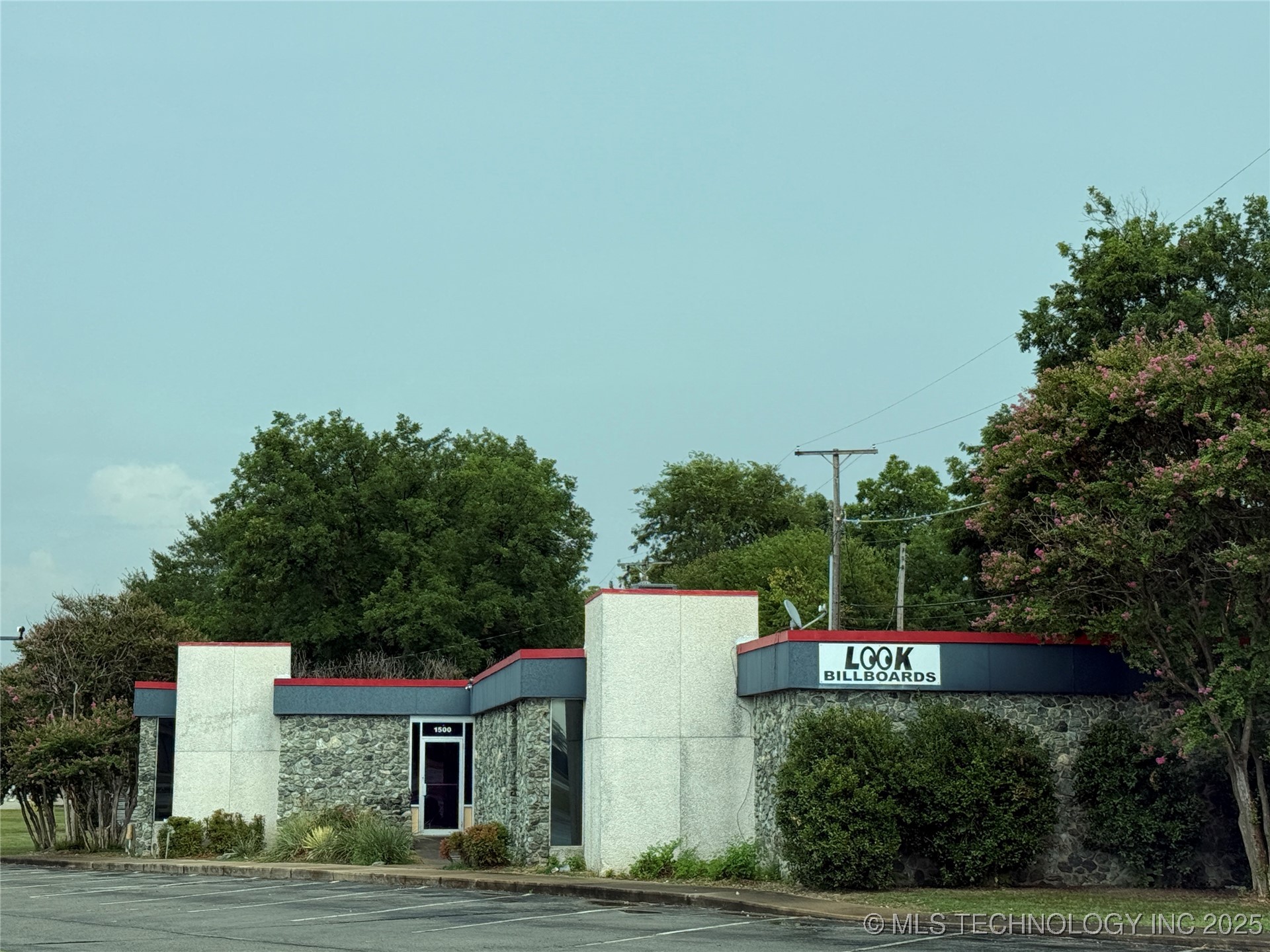 1500 W Broadway Property Photo 1