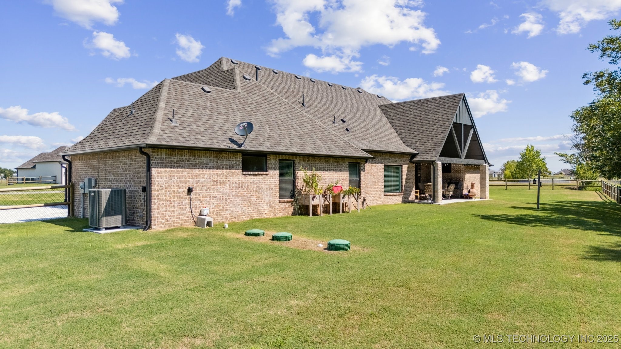 2612 Cross Creek Drive Property Photo 37