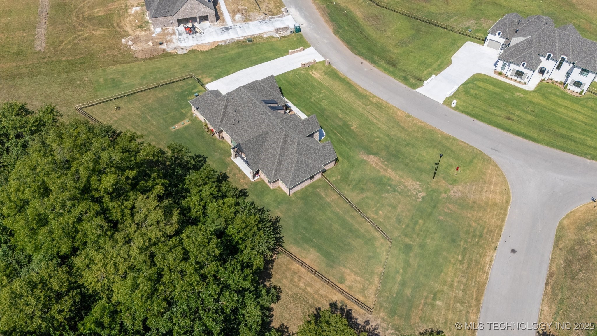 2612 Cross Creek Drive Property Photo 41