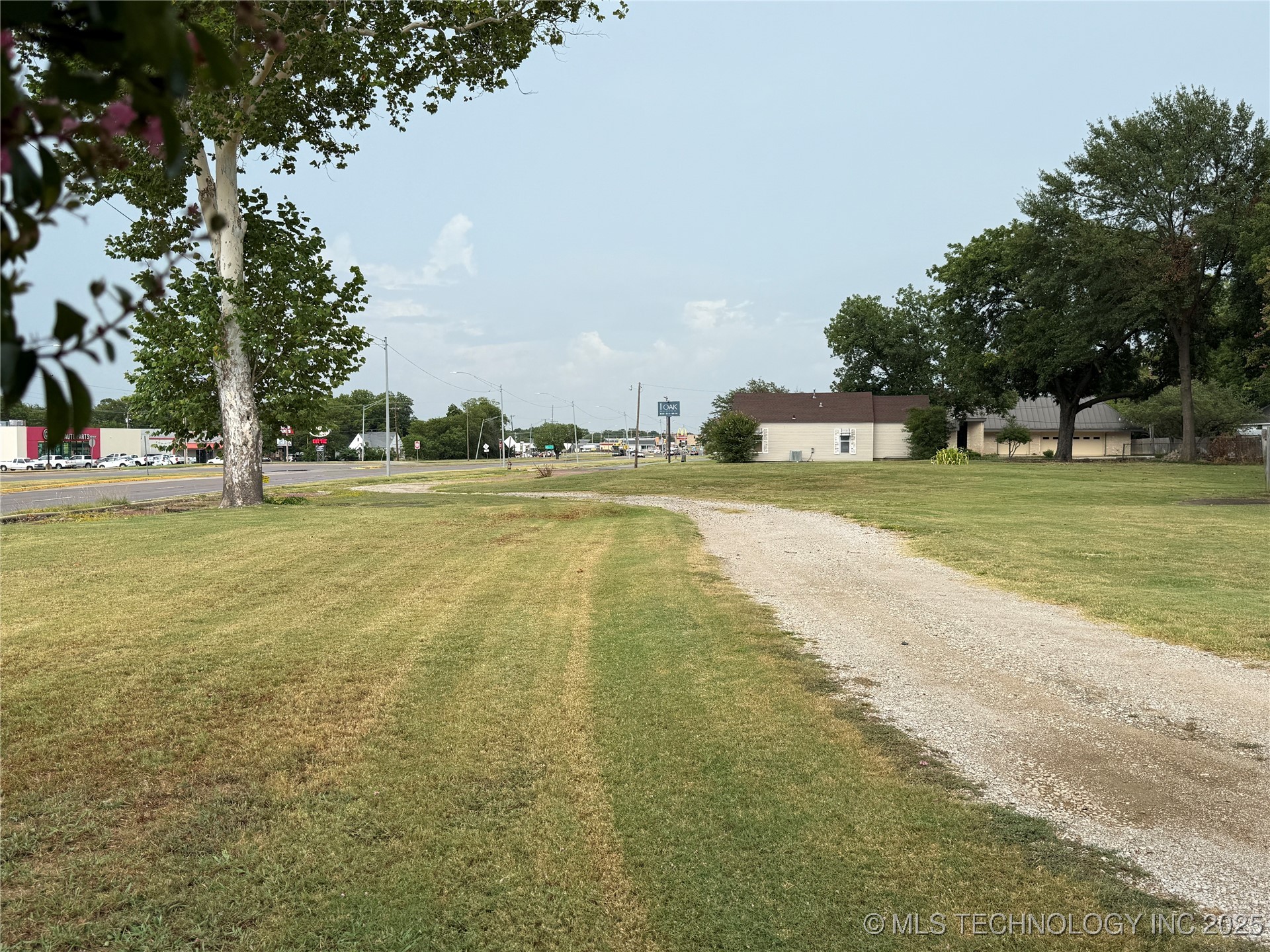 1410 W Broadway Property Photo 1