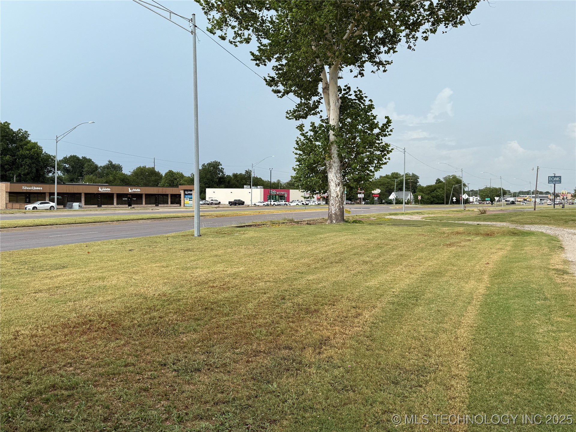 1410 W Broadway Property Photo 2