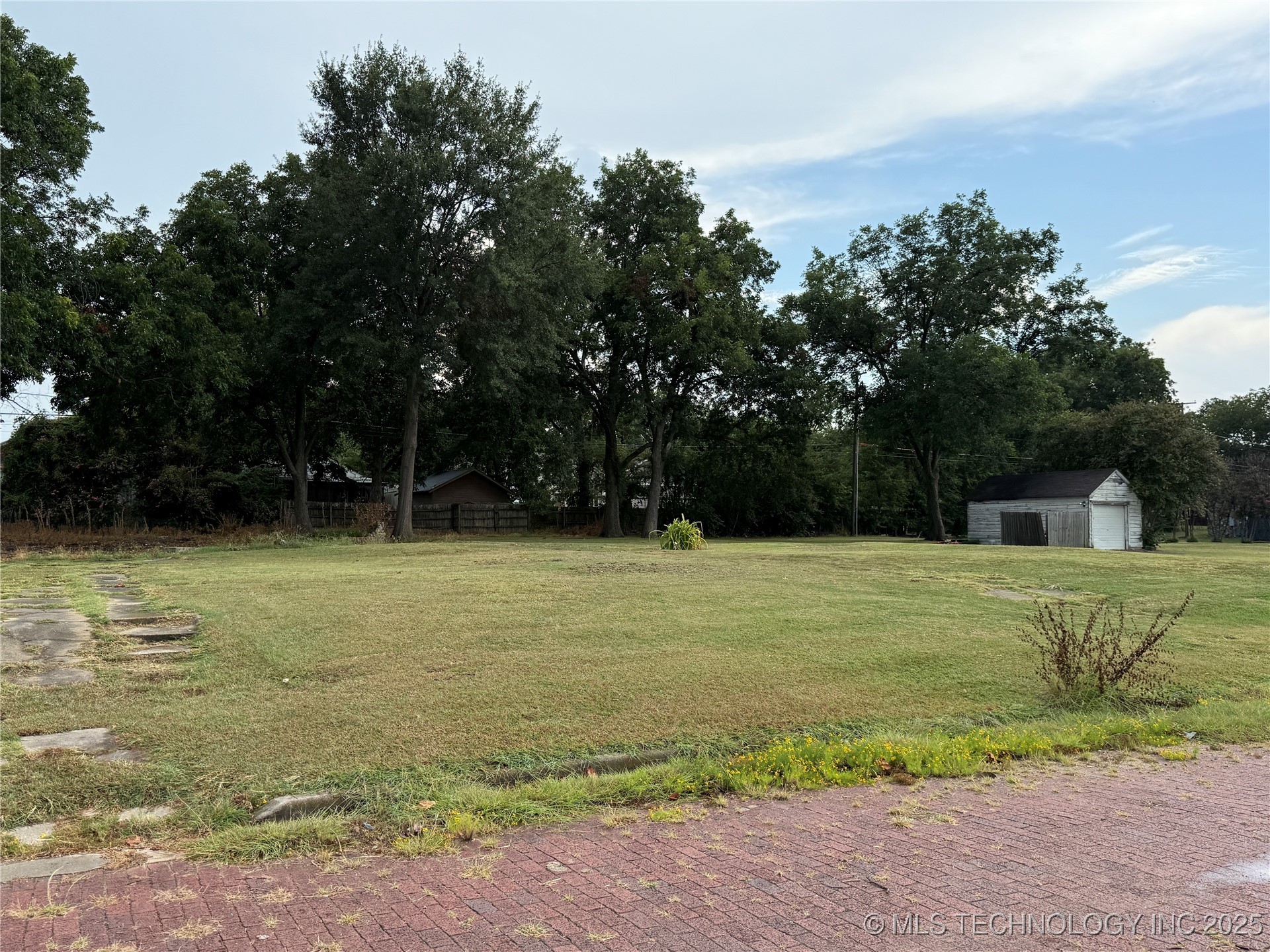 1410 W Broadway Property Photo 4