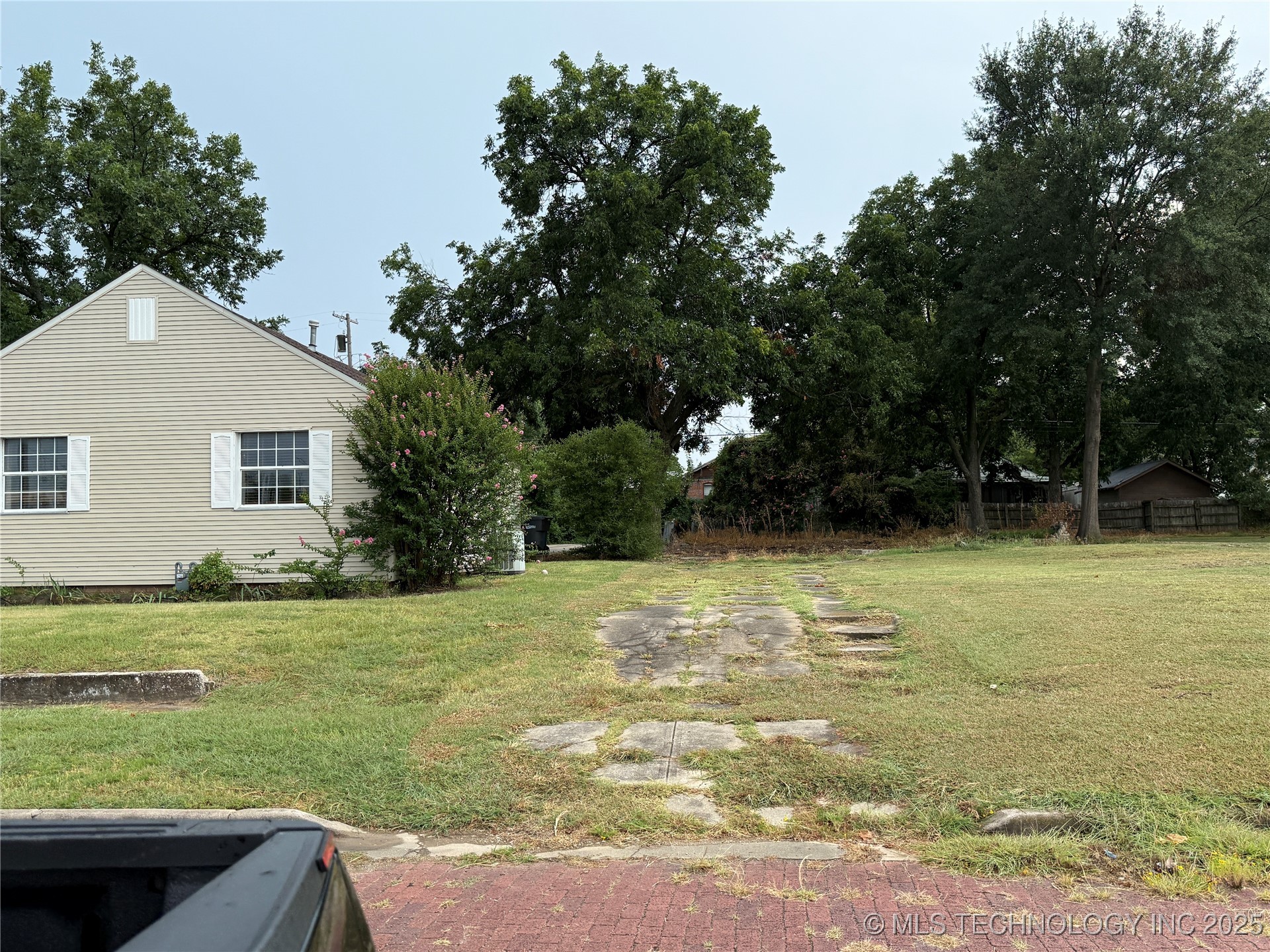 1410 W Broadway Property Photo 5