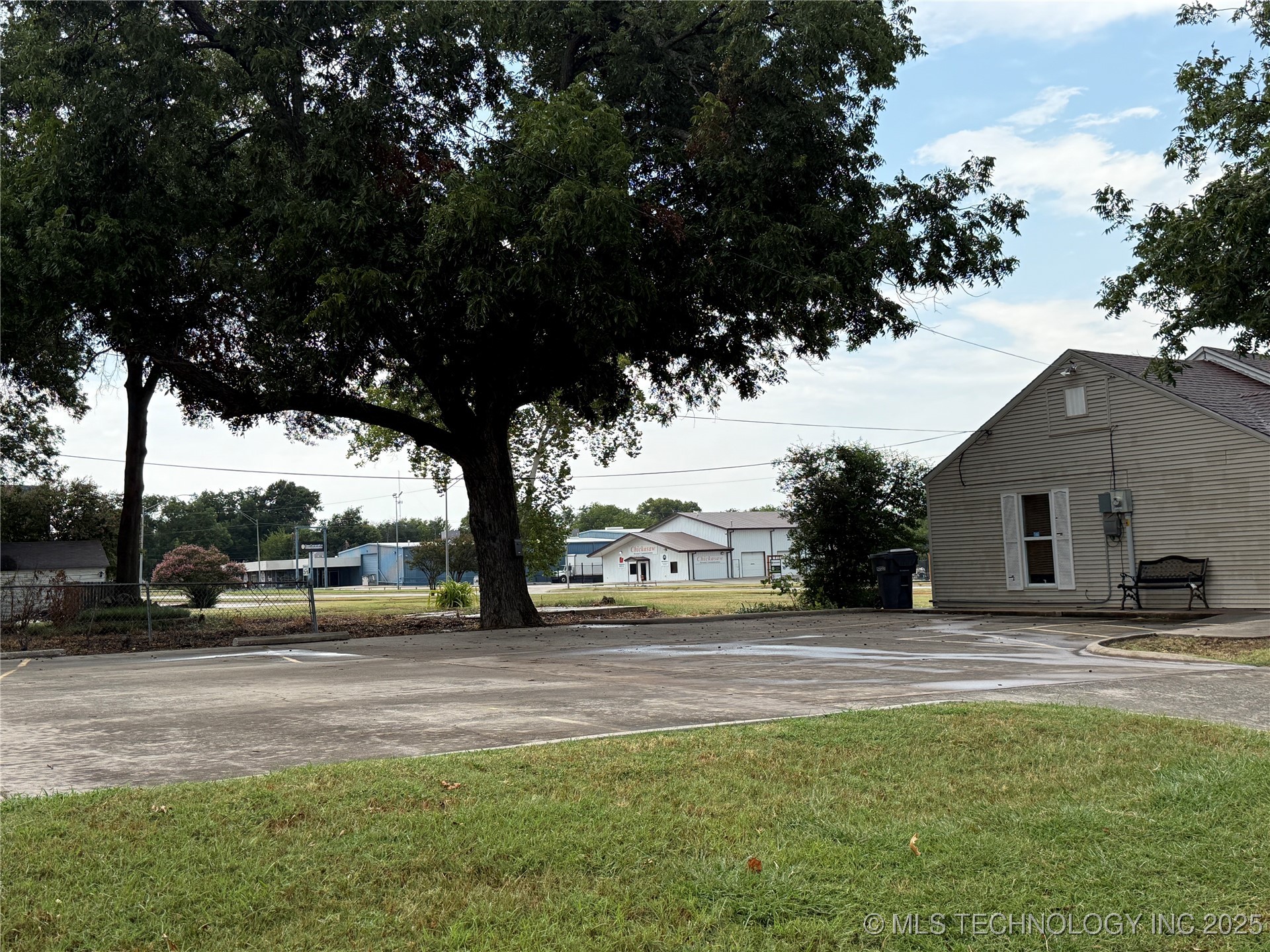 1410 W Broadway Property Photo 9
